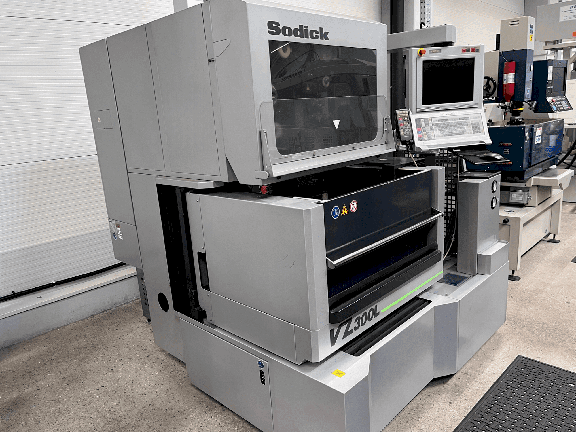 Masina Sodick VZ 300L vasaku külje vaade