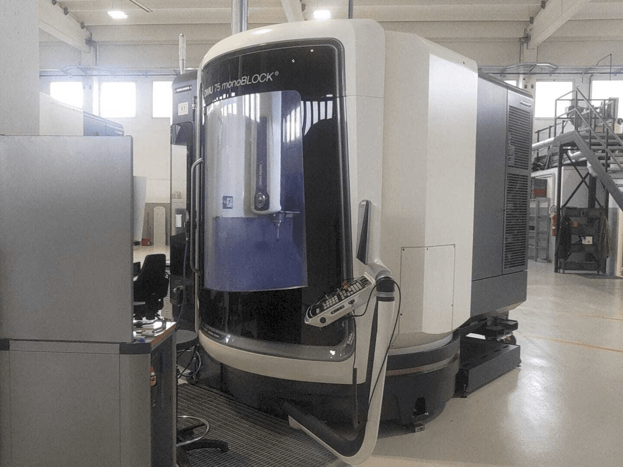 Masina DMG MORI DMU 75 monoBLOCK eestvaade