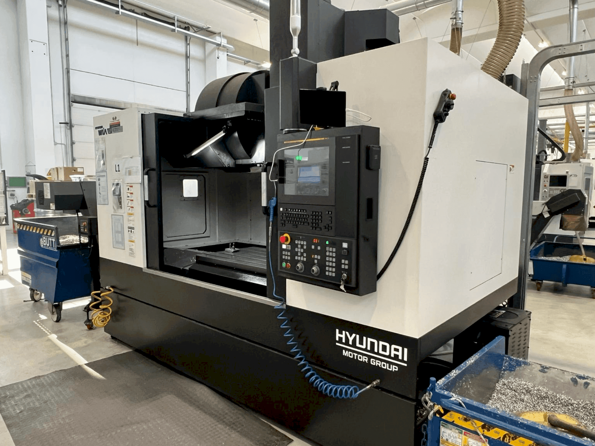 Masina Hyundai KF6700II eestvaade