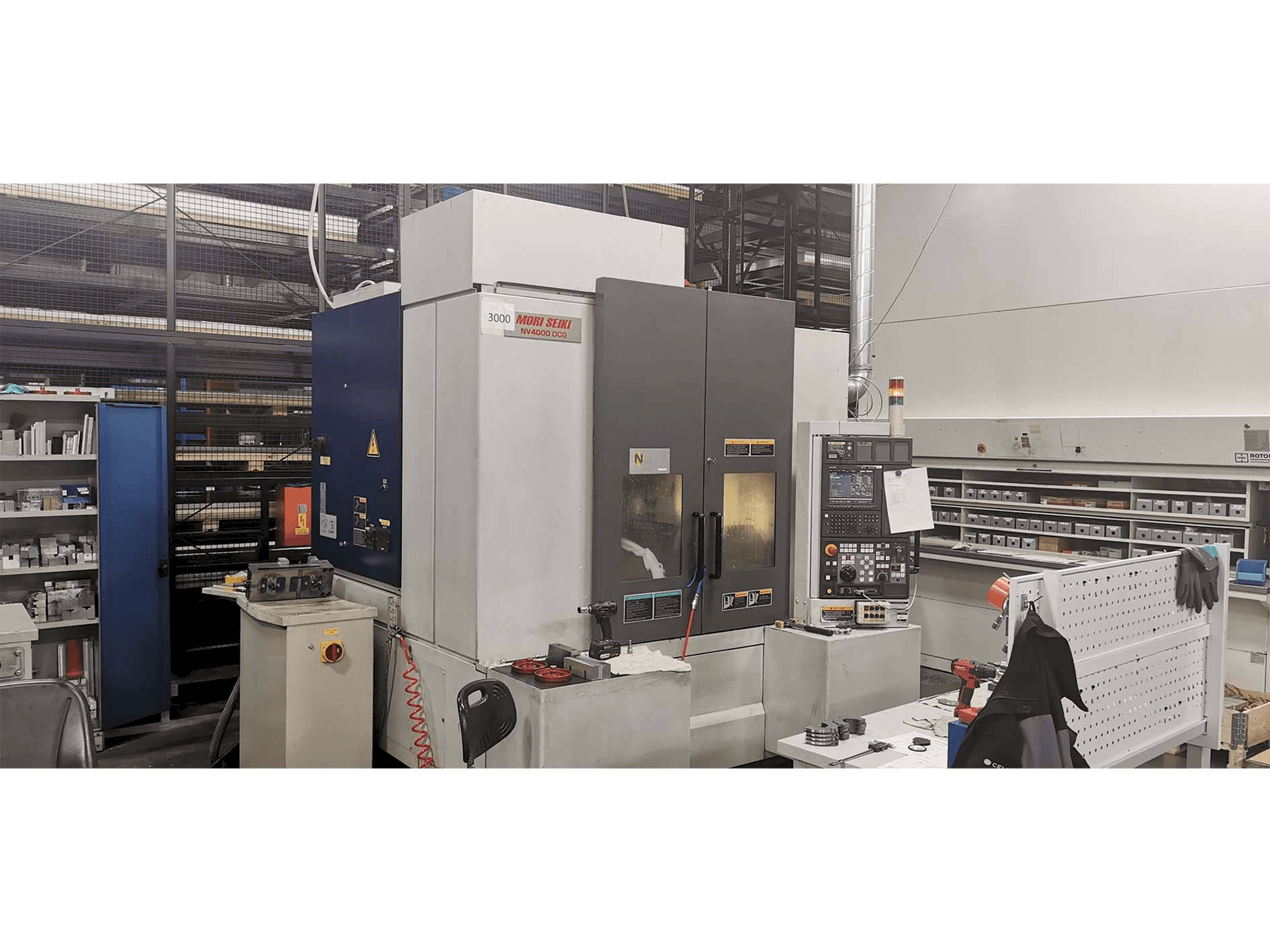 Masina MORI SEIKI NV4000 eestvaade