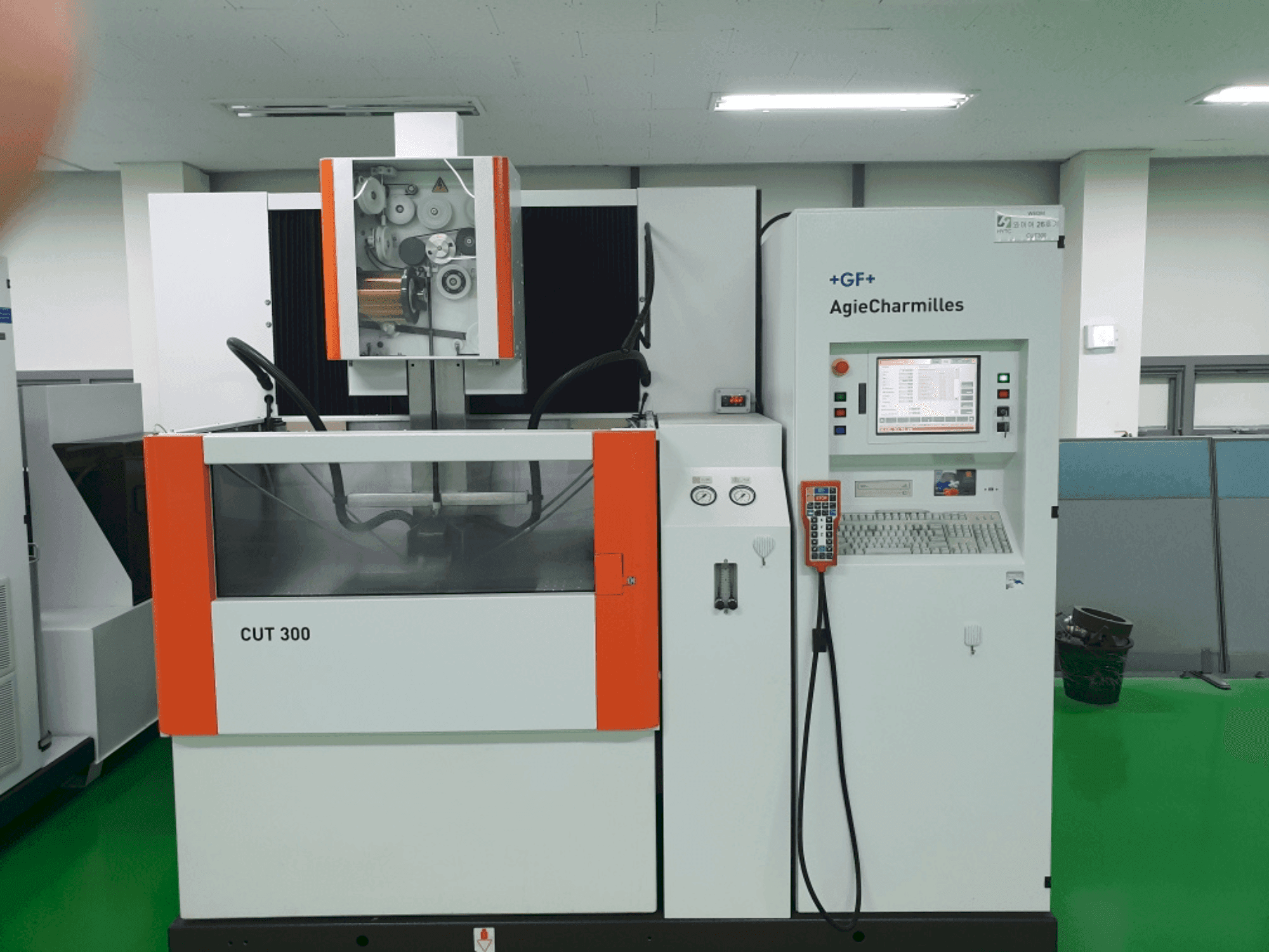 Masina AGIE CUT 300 eestvaade