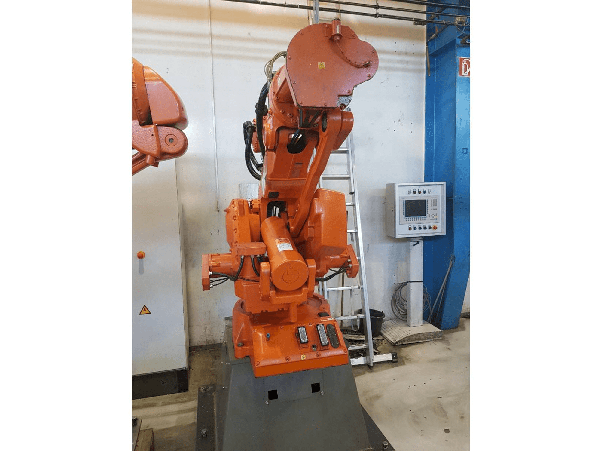 Masina ABB IRB 6400 RM 2000 eestvaade