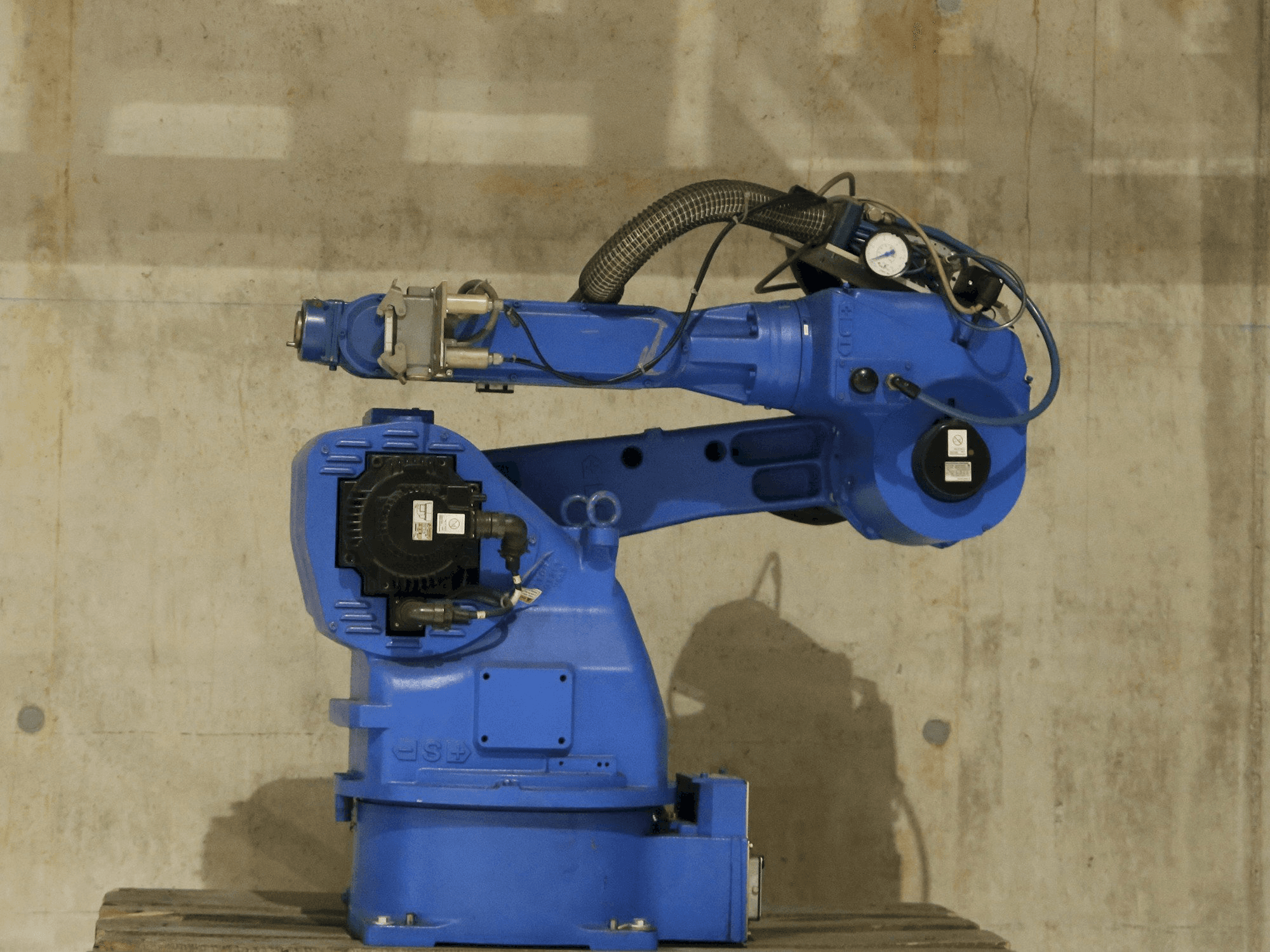 Masinavaade Yaskawa Motoman UP20 vasakult