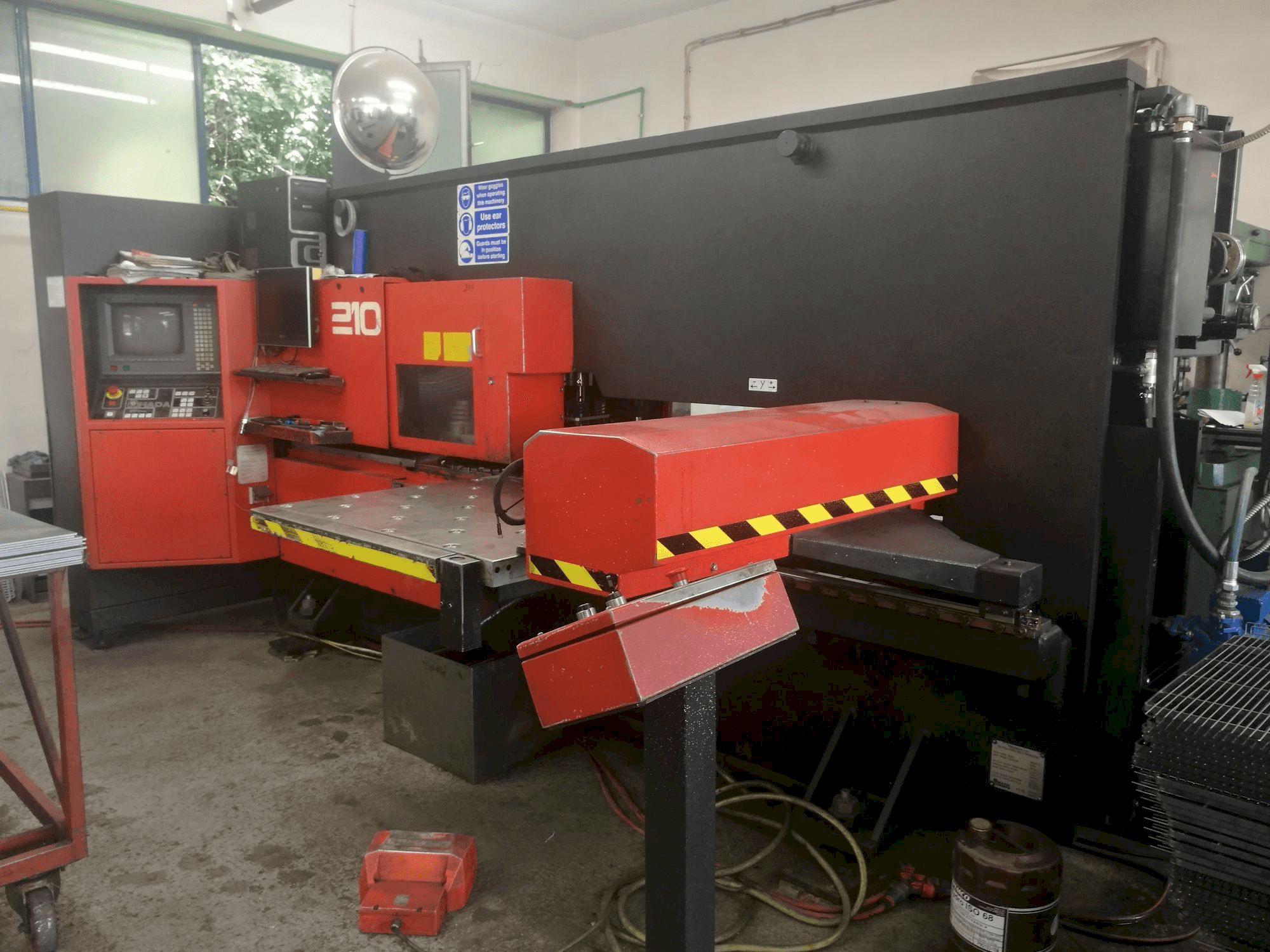 Masina AMADA Arcade 210 eestvaade