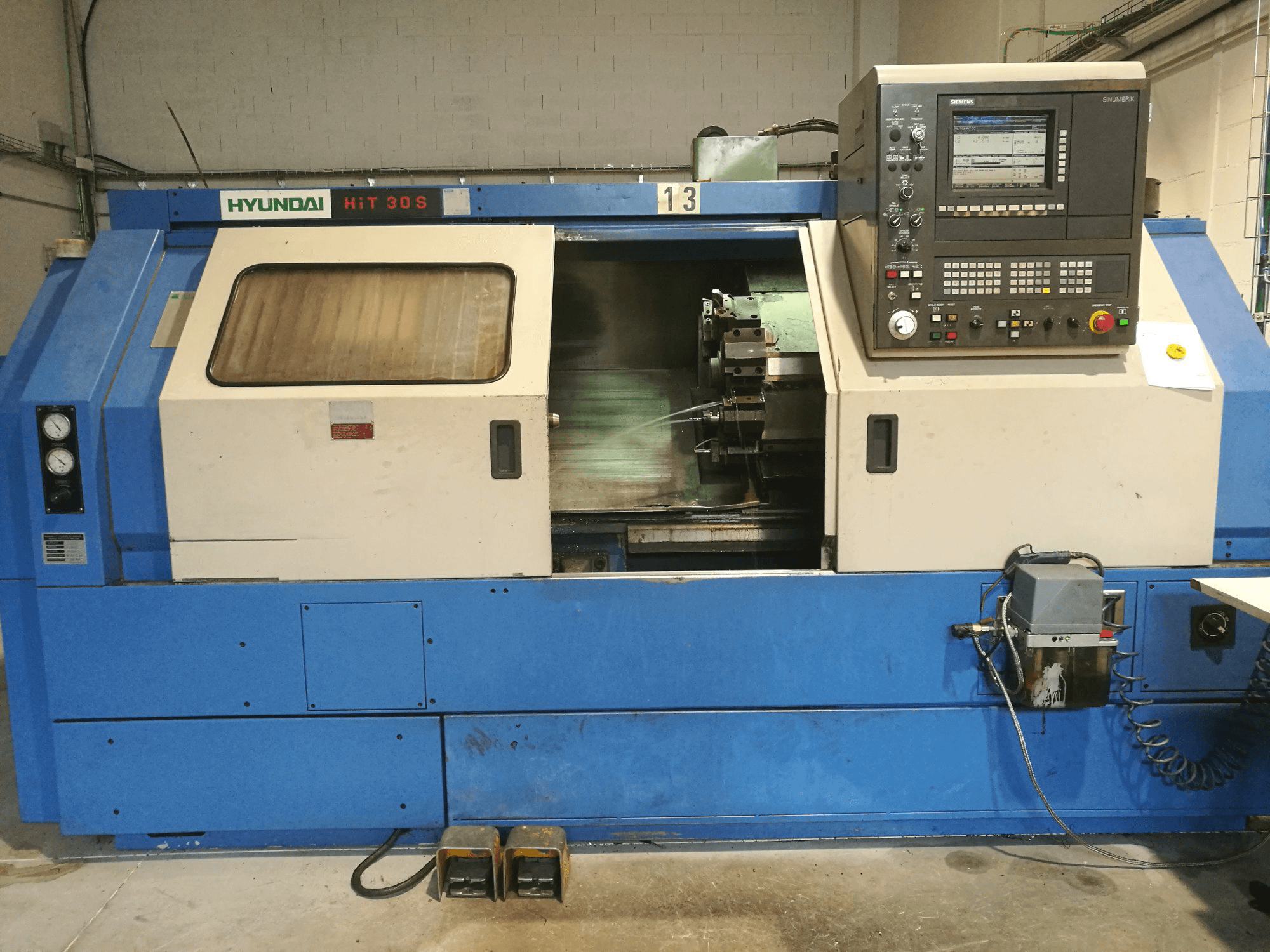 Masina Hyundai Kia HiT-30S eestvaade