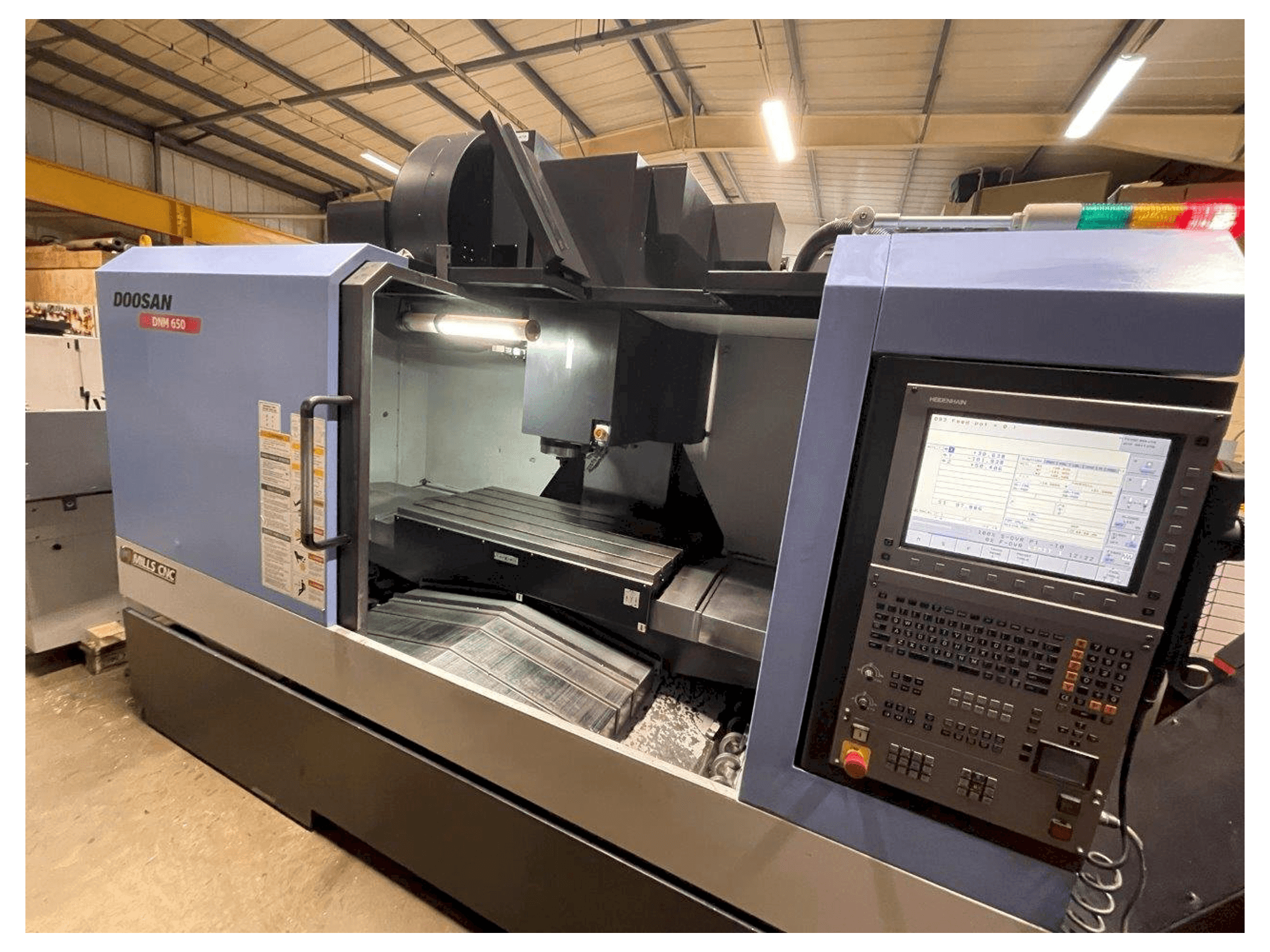 Masina Doosan DNM650 eestvaade
