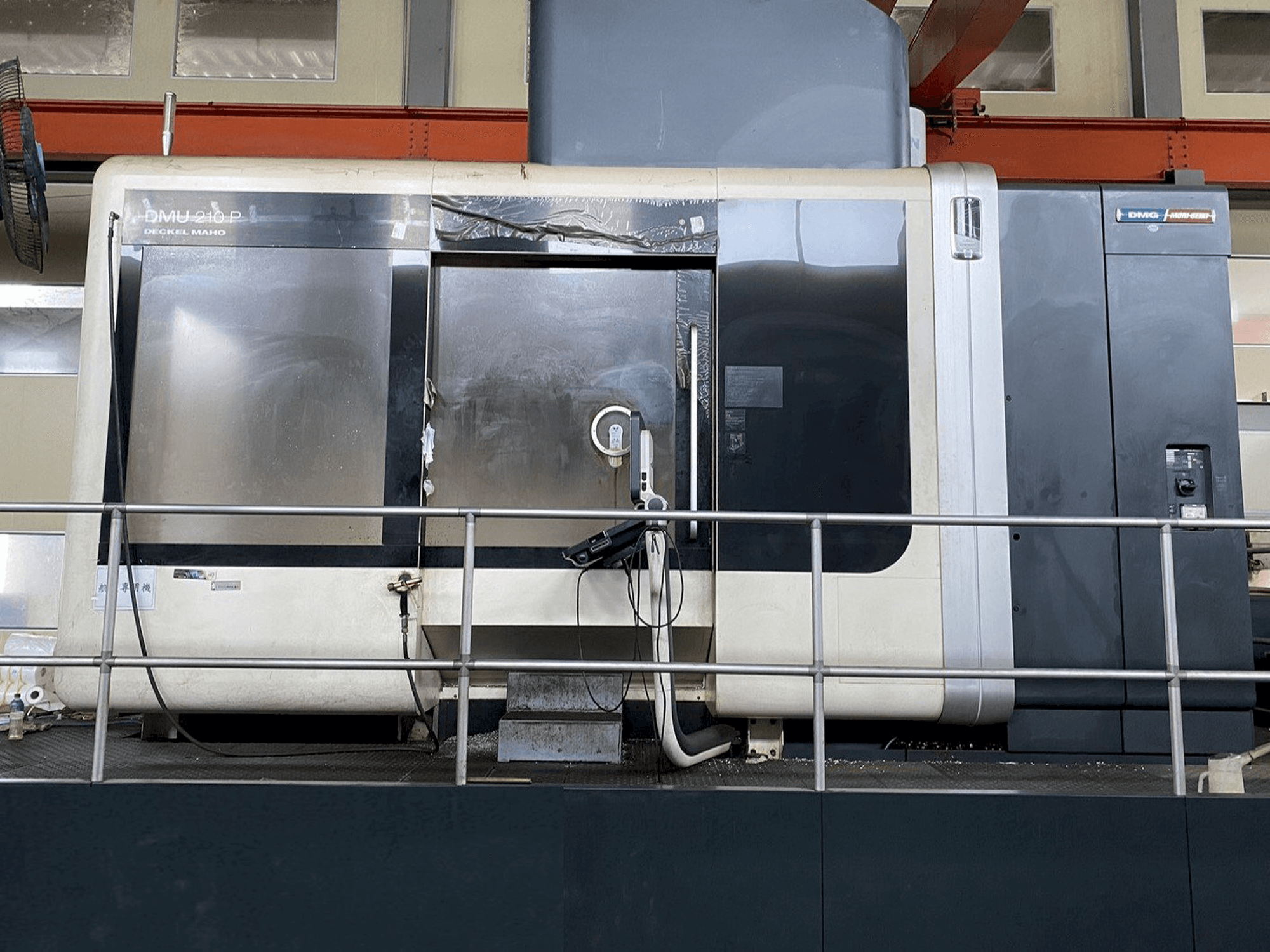 Masina DMG DMU210P eestvaade