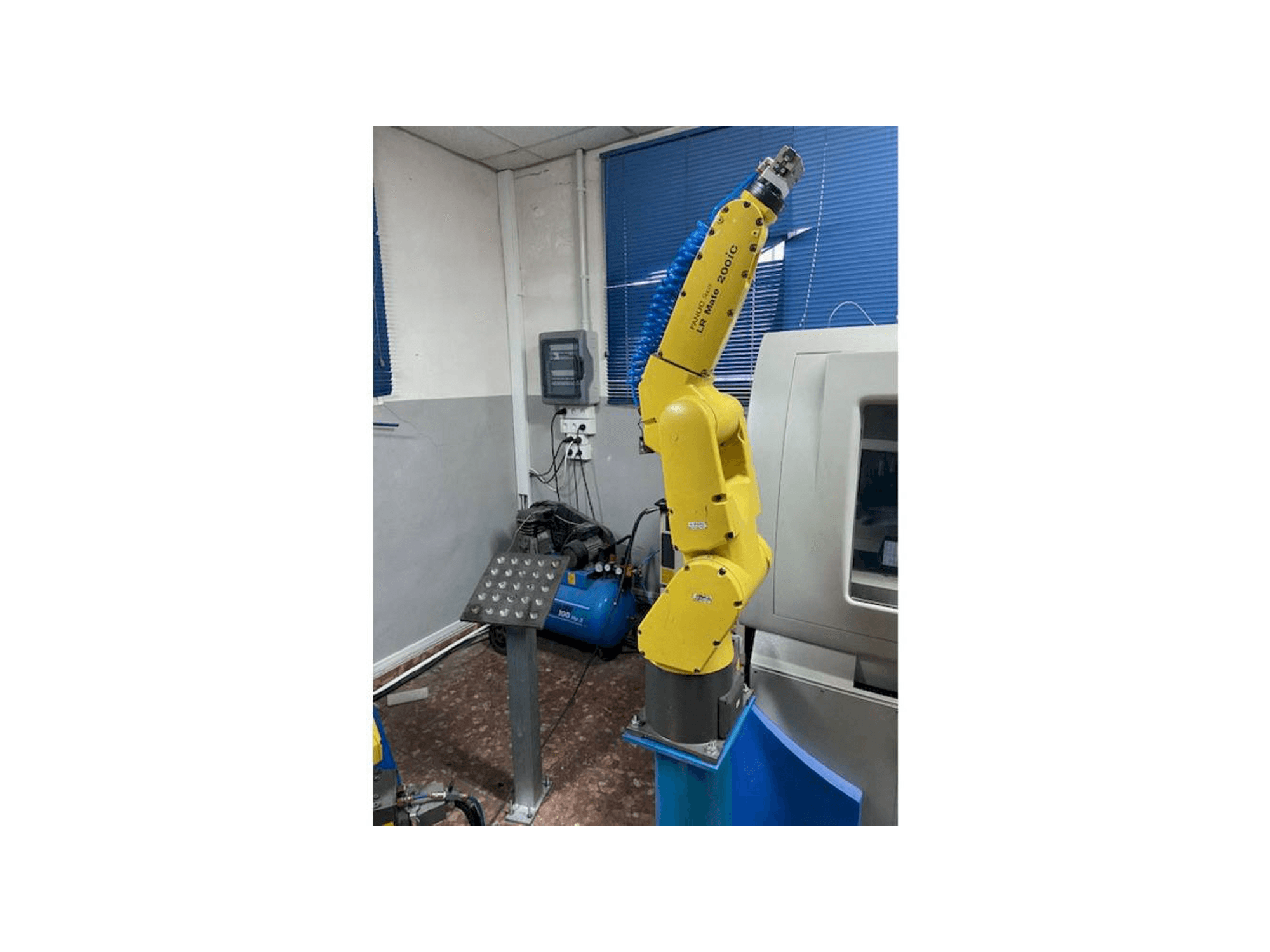 Masina FANUC LR MATE 200 ic eestvaade