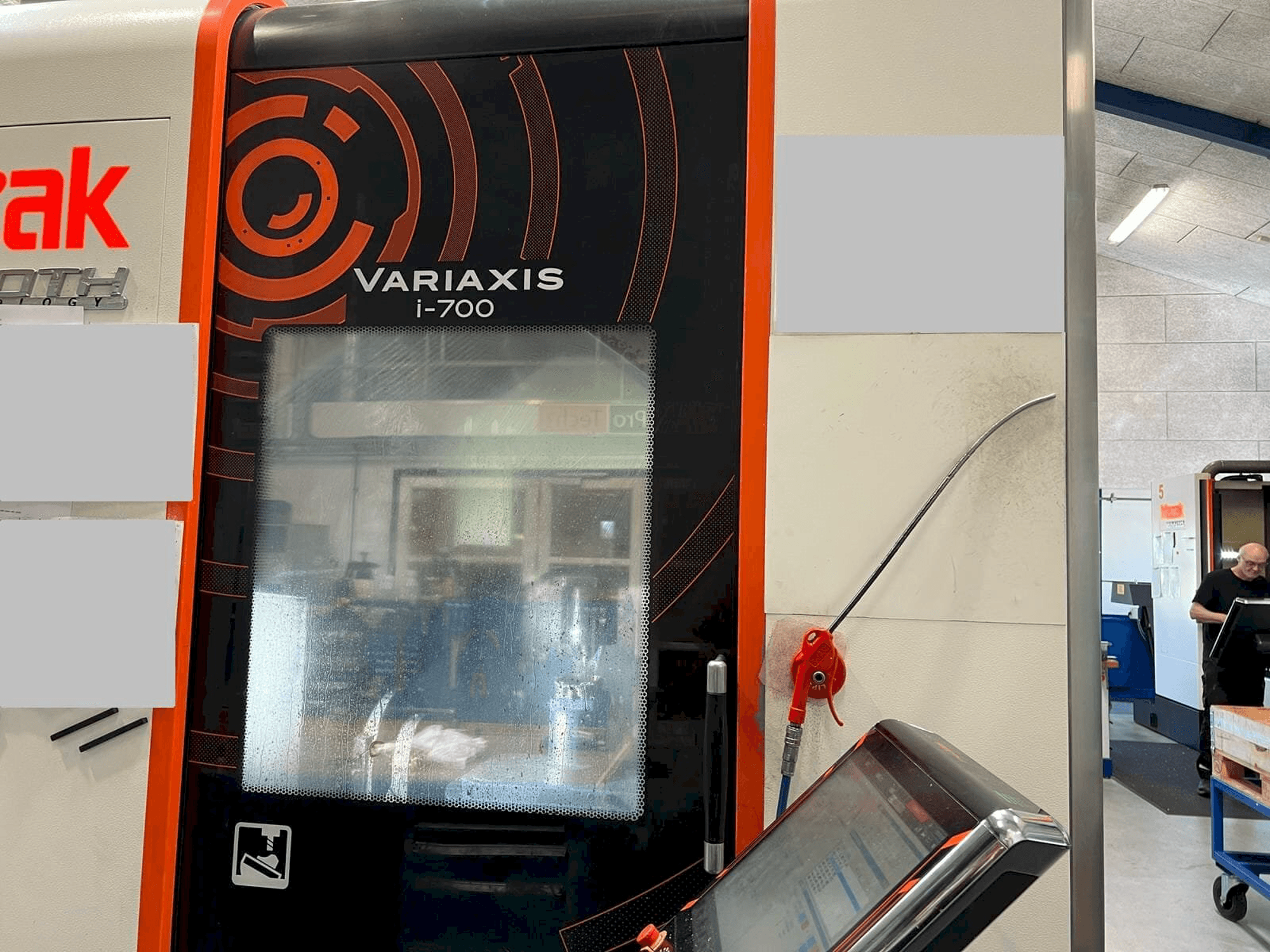 Masina Mazak Variaxis i-700 eestvaade