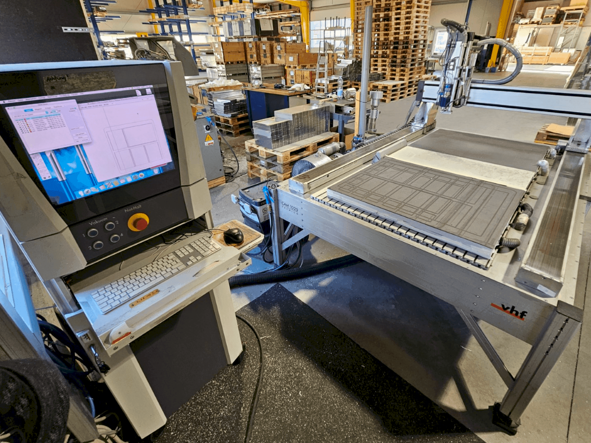 Masina VHF CAM 1020 Premium eestvaade