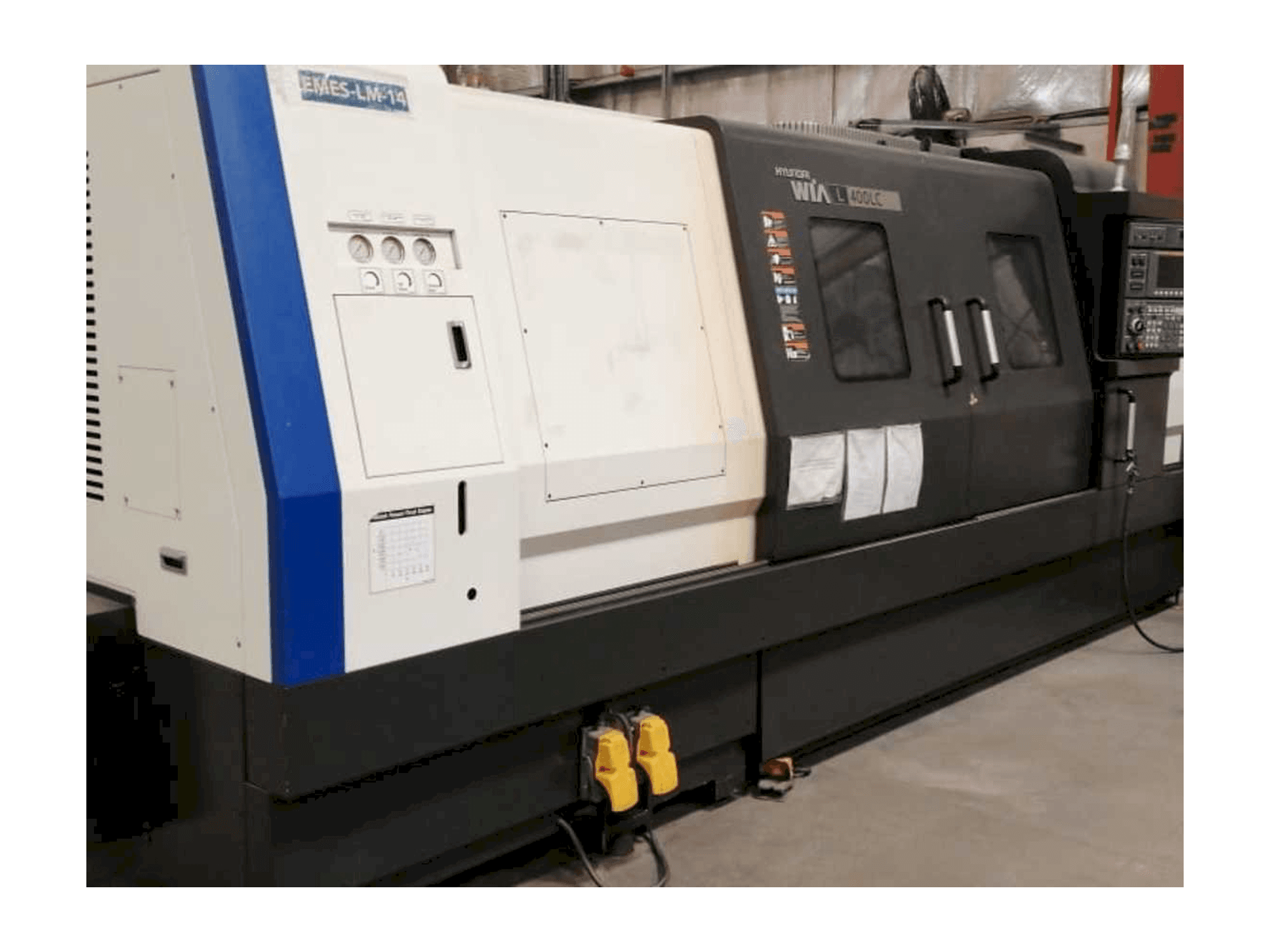 Masina Hyundai Wia L400LC eestvaade