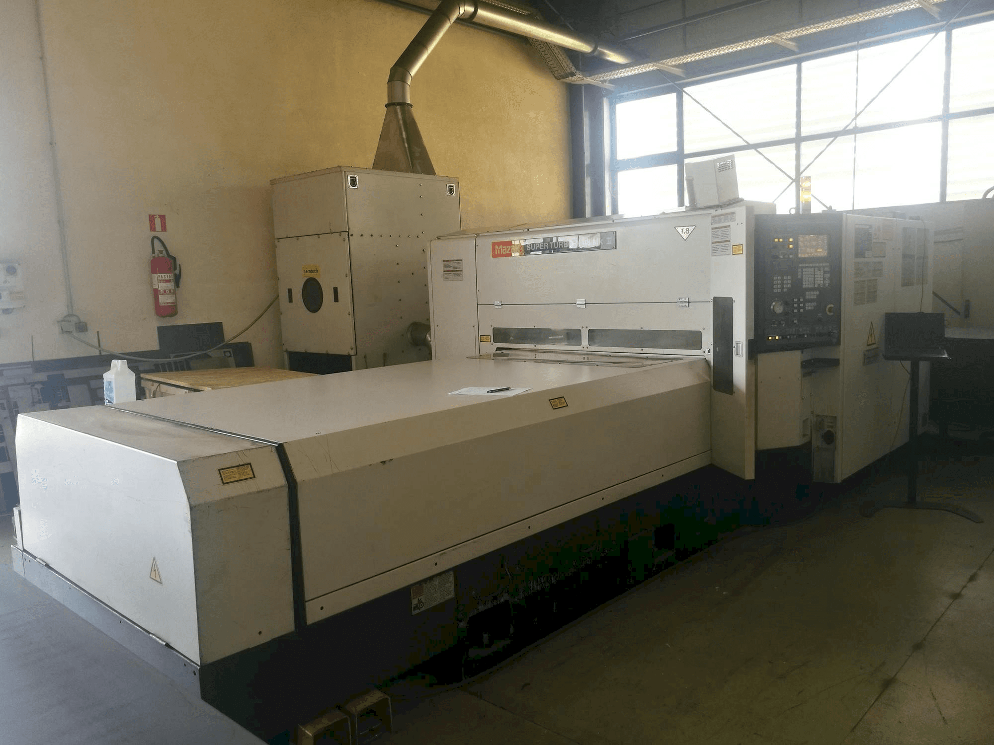 Masina Mazak Super Turbo-X 48 Mk II eestvaade