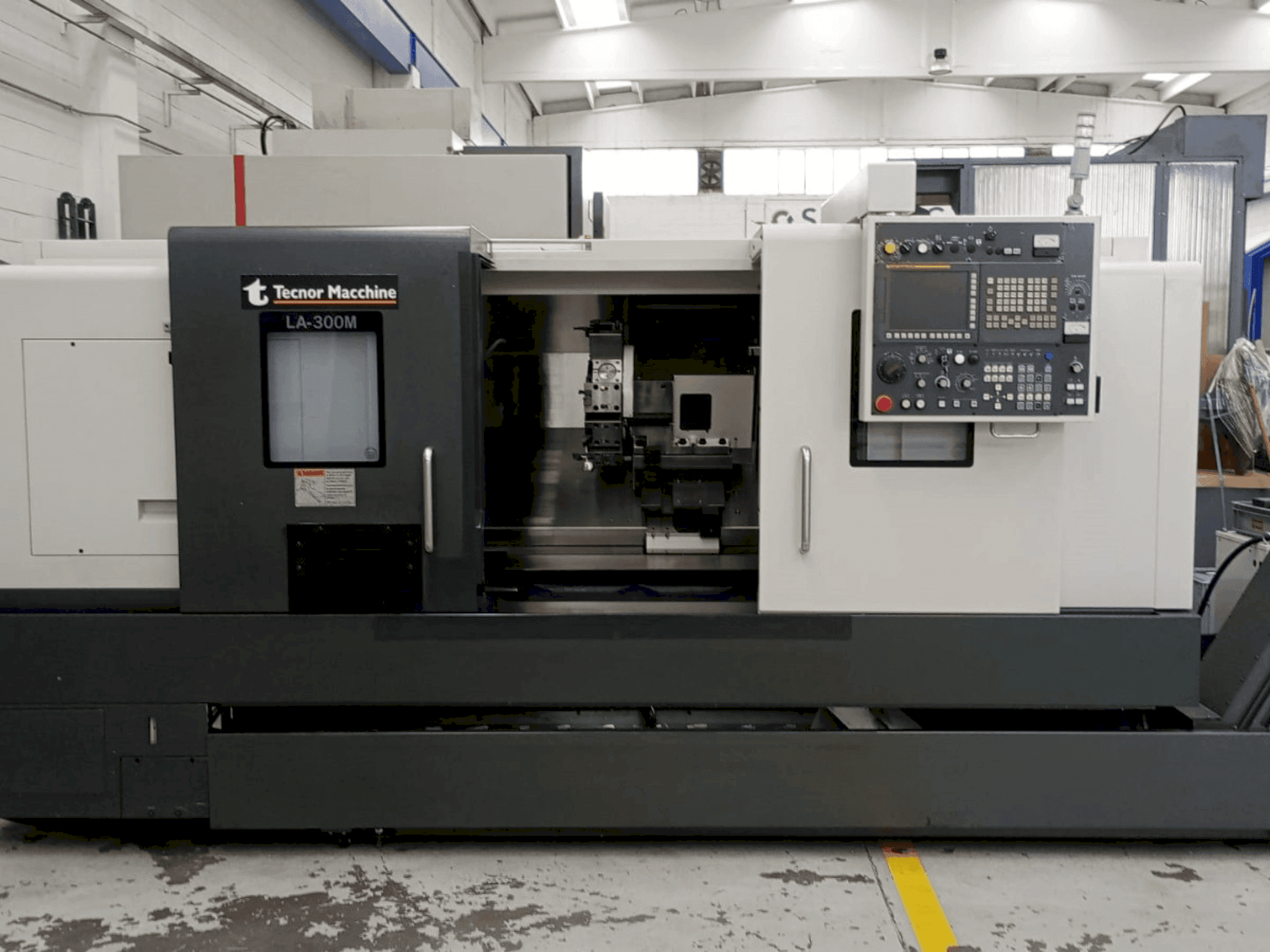 Masina Takisawa LA-300 CNC eestvaade