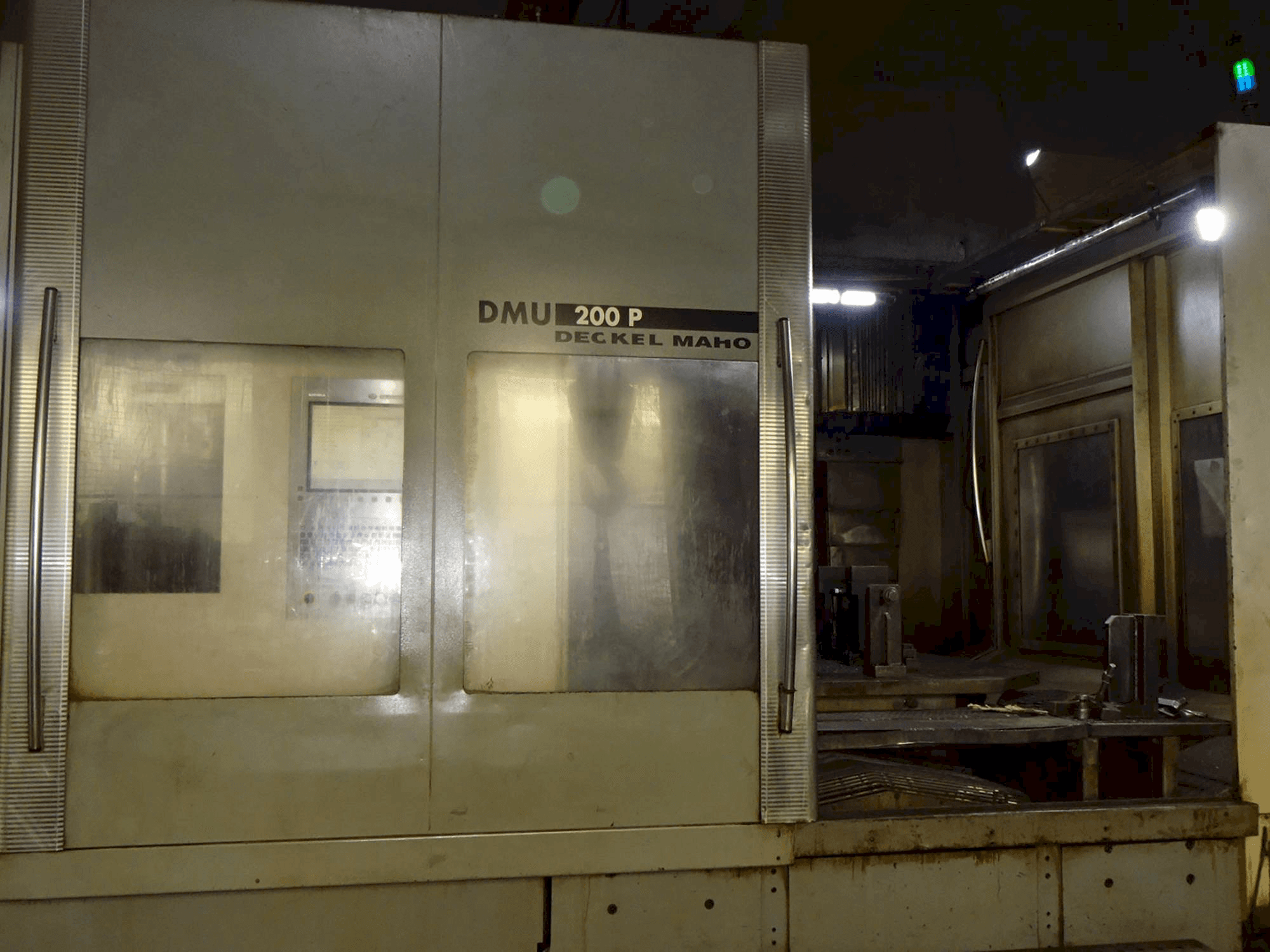 Masina DECKEL MAHO DMU 200P eestvaade