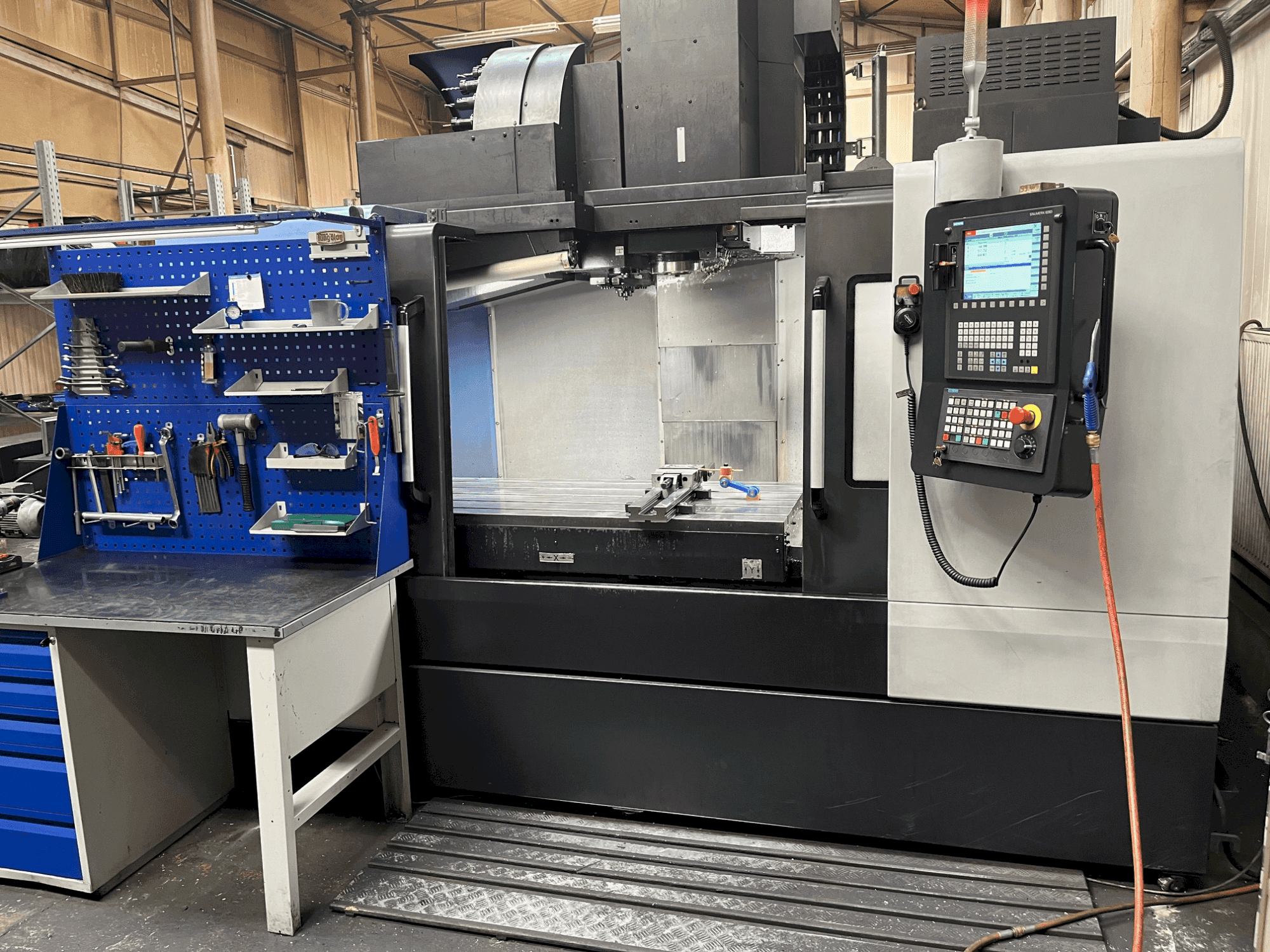 Masina DOOSAN DNM 6700 eestvaade