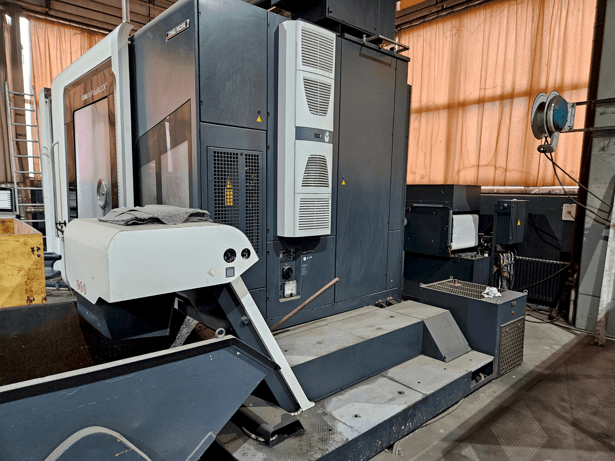 Masina DMG MORI DMU 80 P duoBLOCK eestvaade