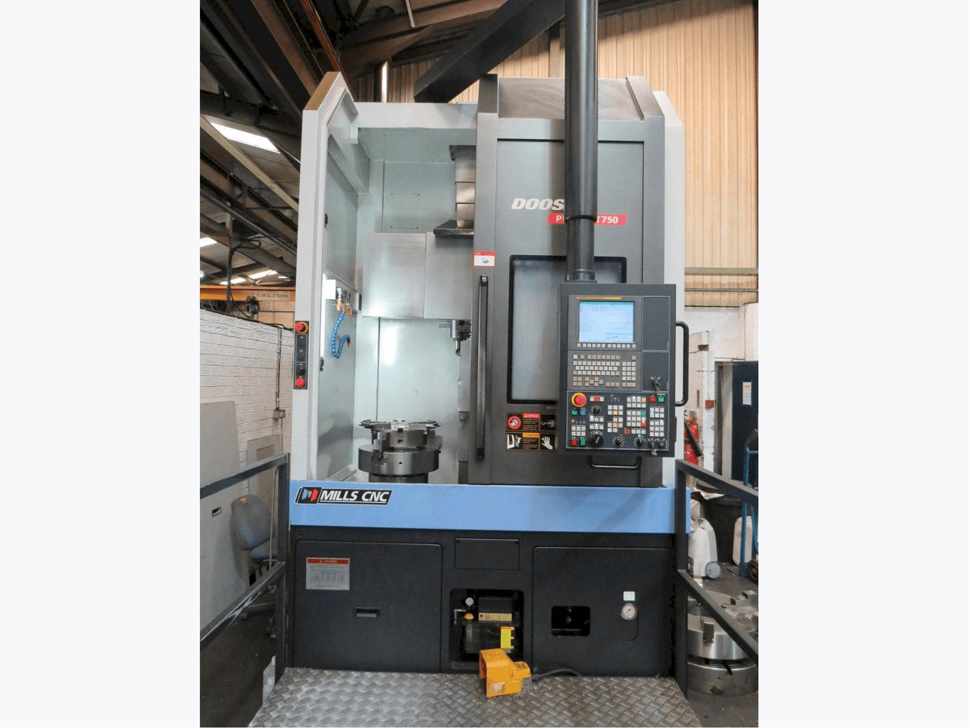 Masina Doosan Puma VT-750 eestvaade