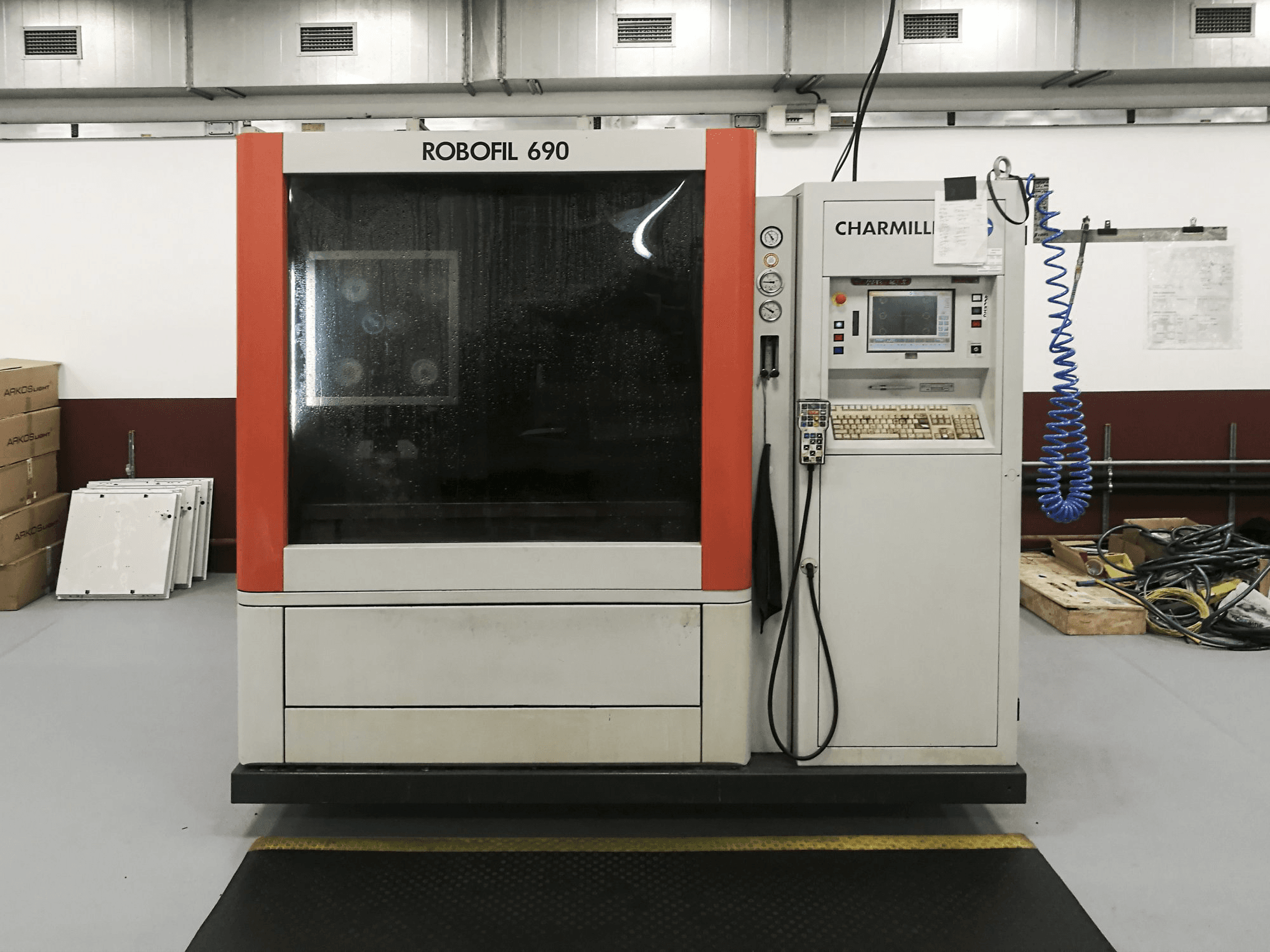 Masina CHARMILLES ROBOFIL 690 eestvaade