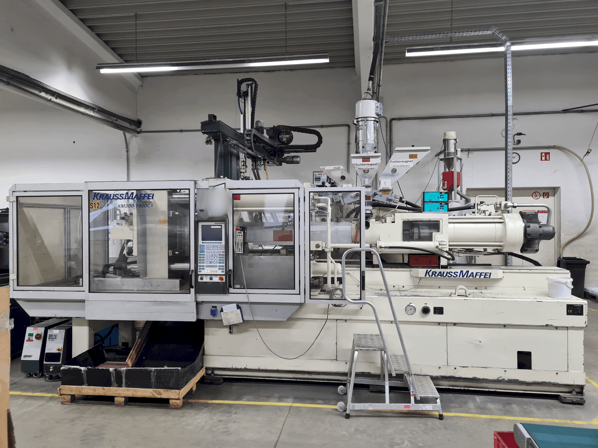 Masina Krauss Maffei 300-1900 C1 eestvaade