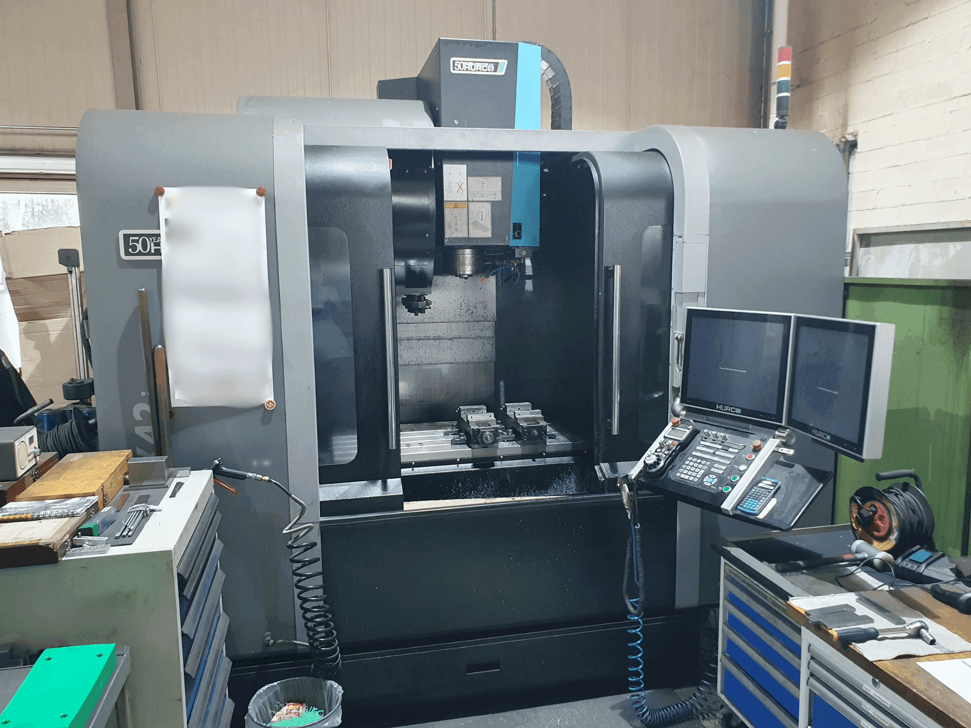 Masina Hurco VMX42i eestvaade
