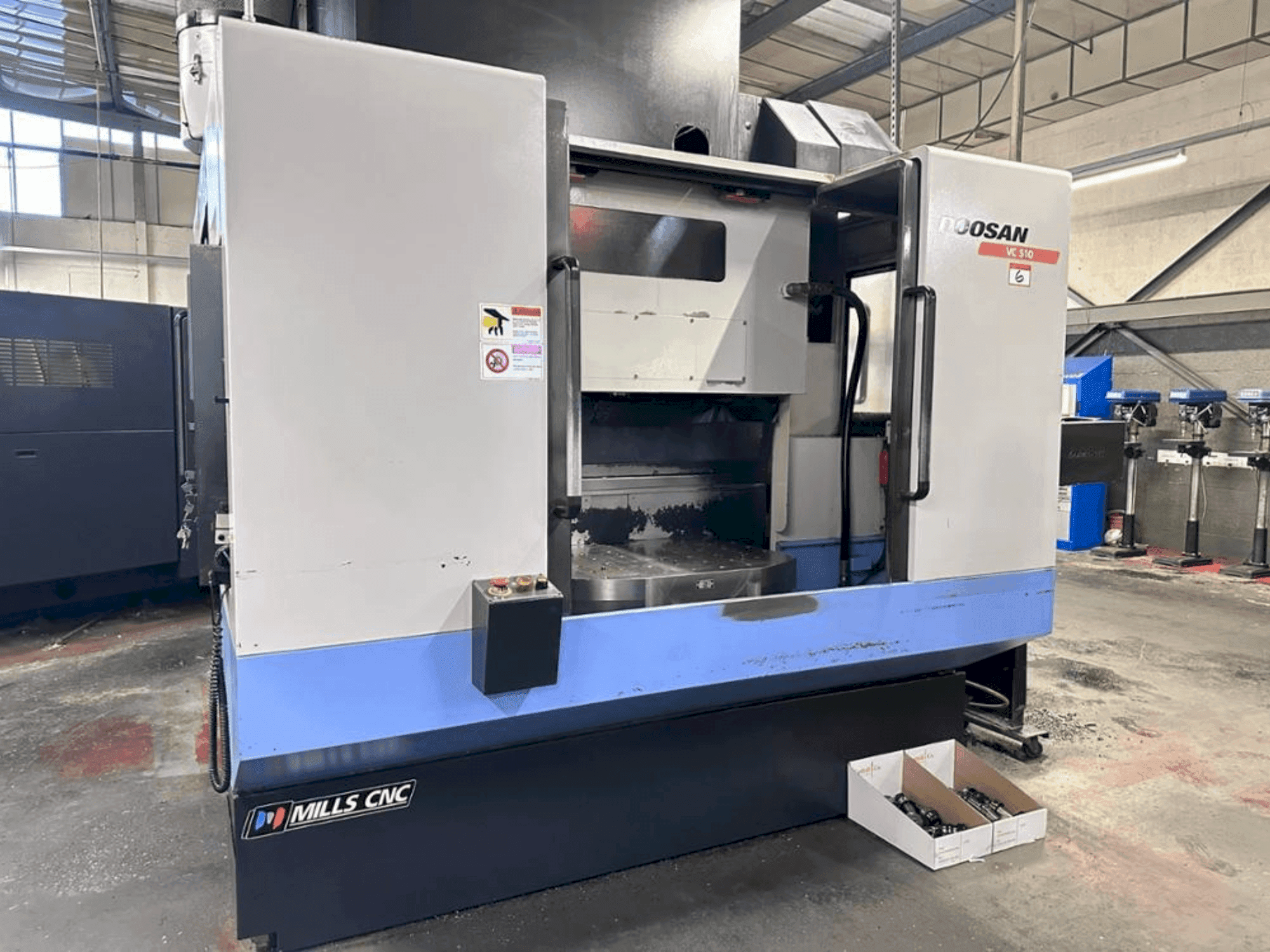 Masina DOOSAN VC 510 eestvaade