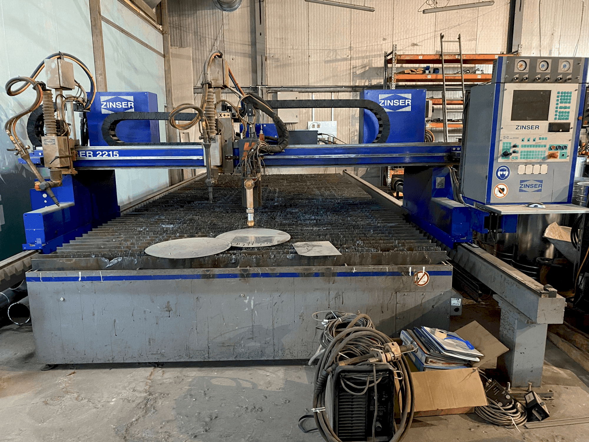 Masina ZINSER 2215 eestvaade