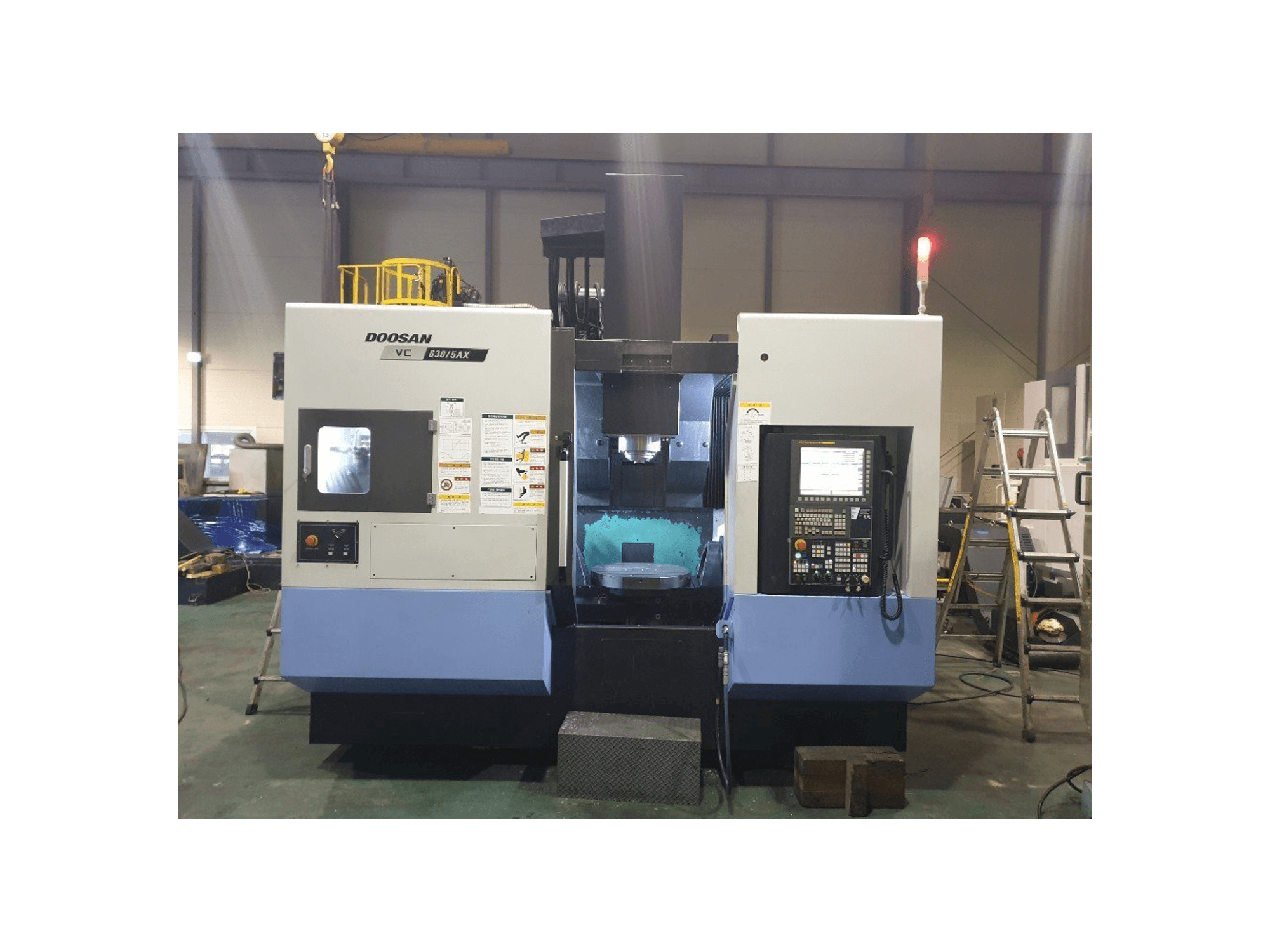 Masina Doosan VC630/5AX eestvaade