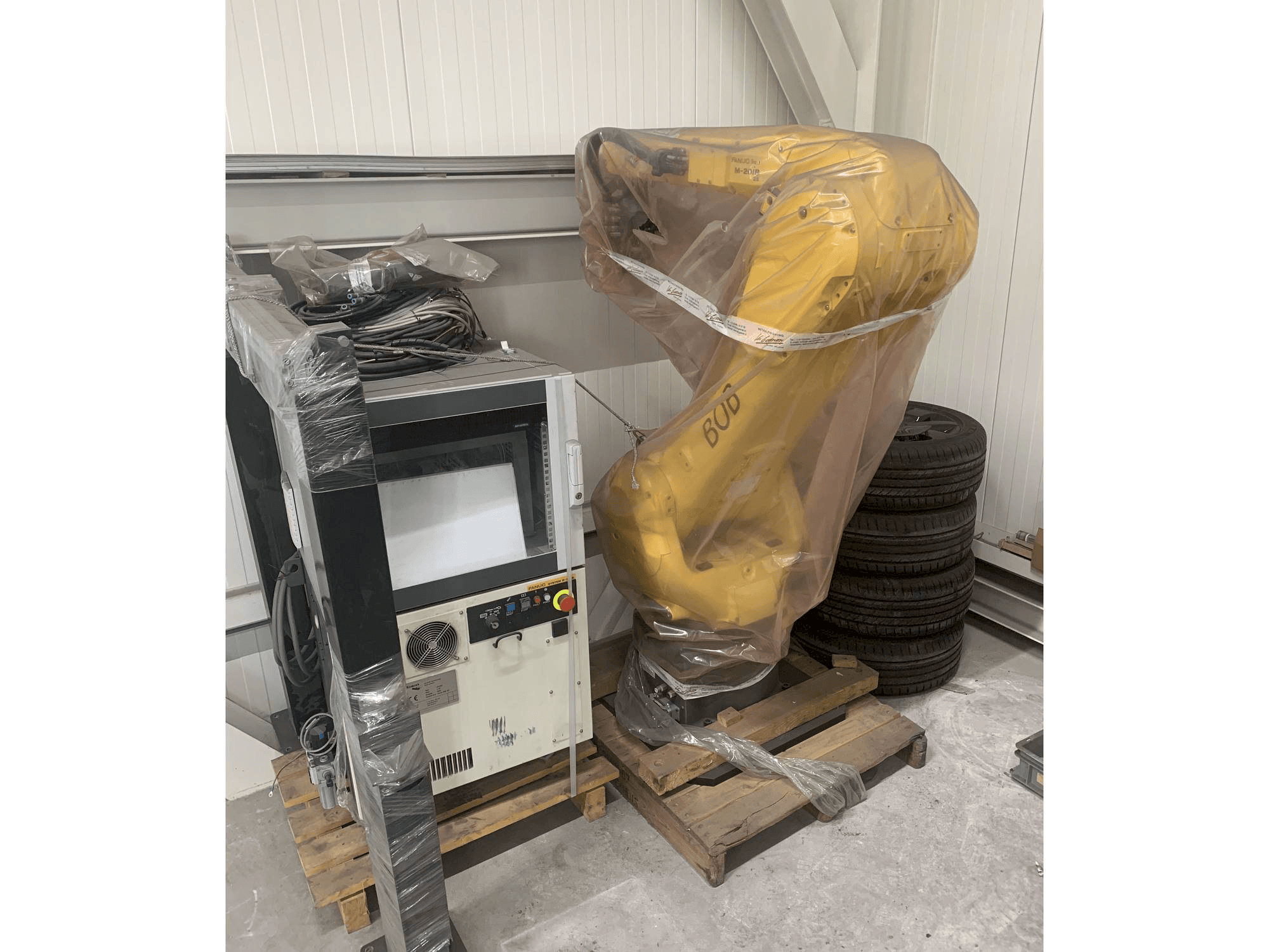 Masina FANUC M-20iB eestvaade