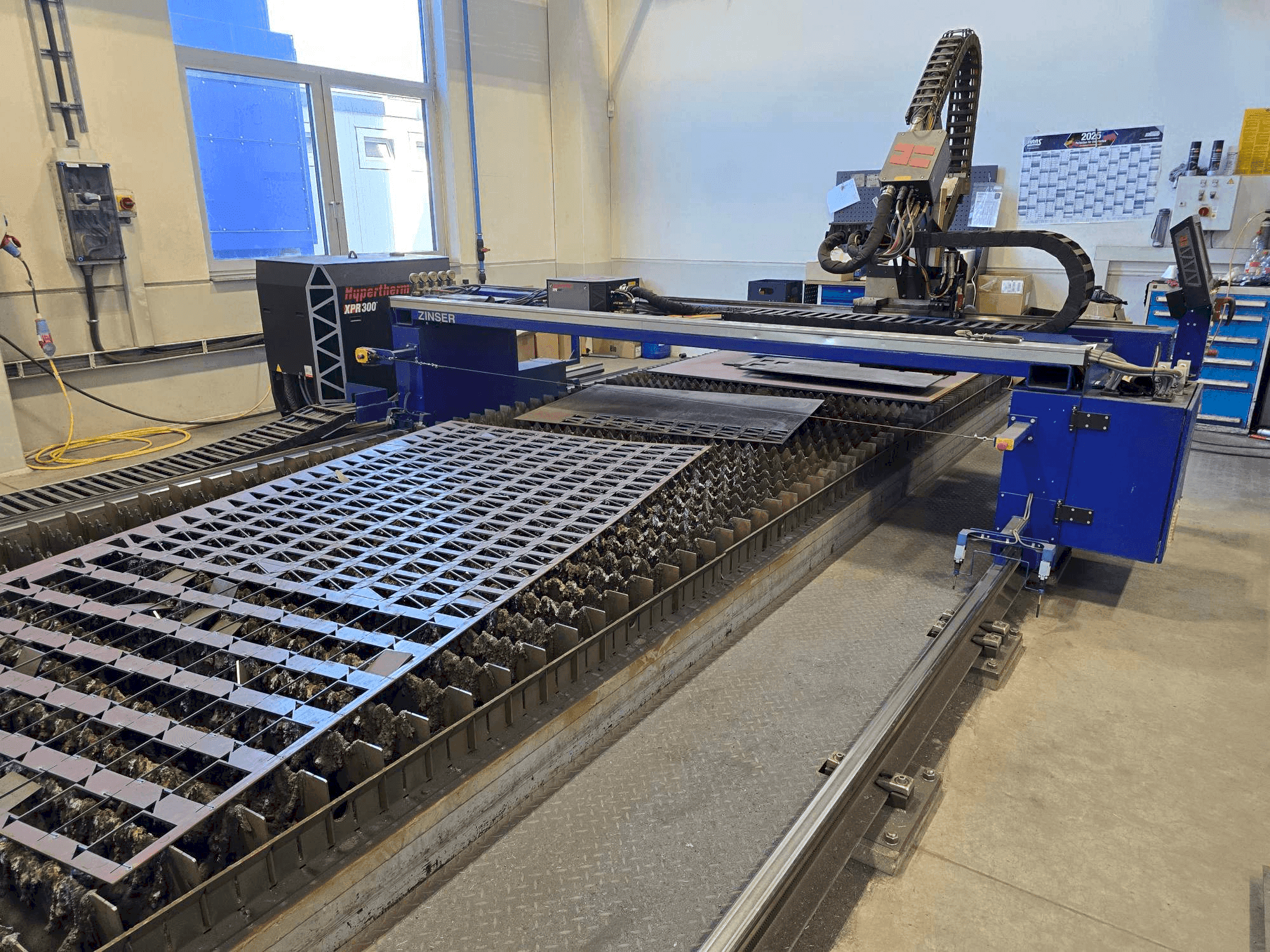 Masina ZINSER 2425-I/3600 eestvaade