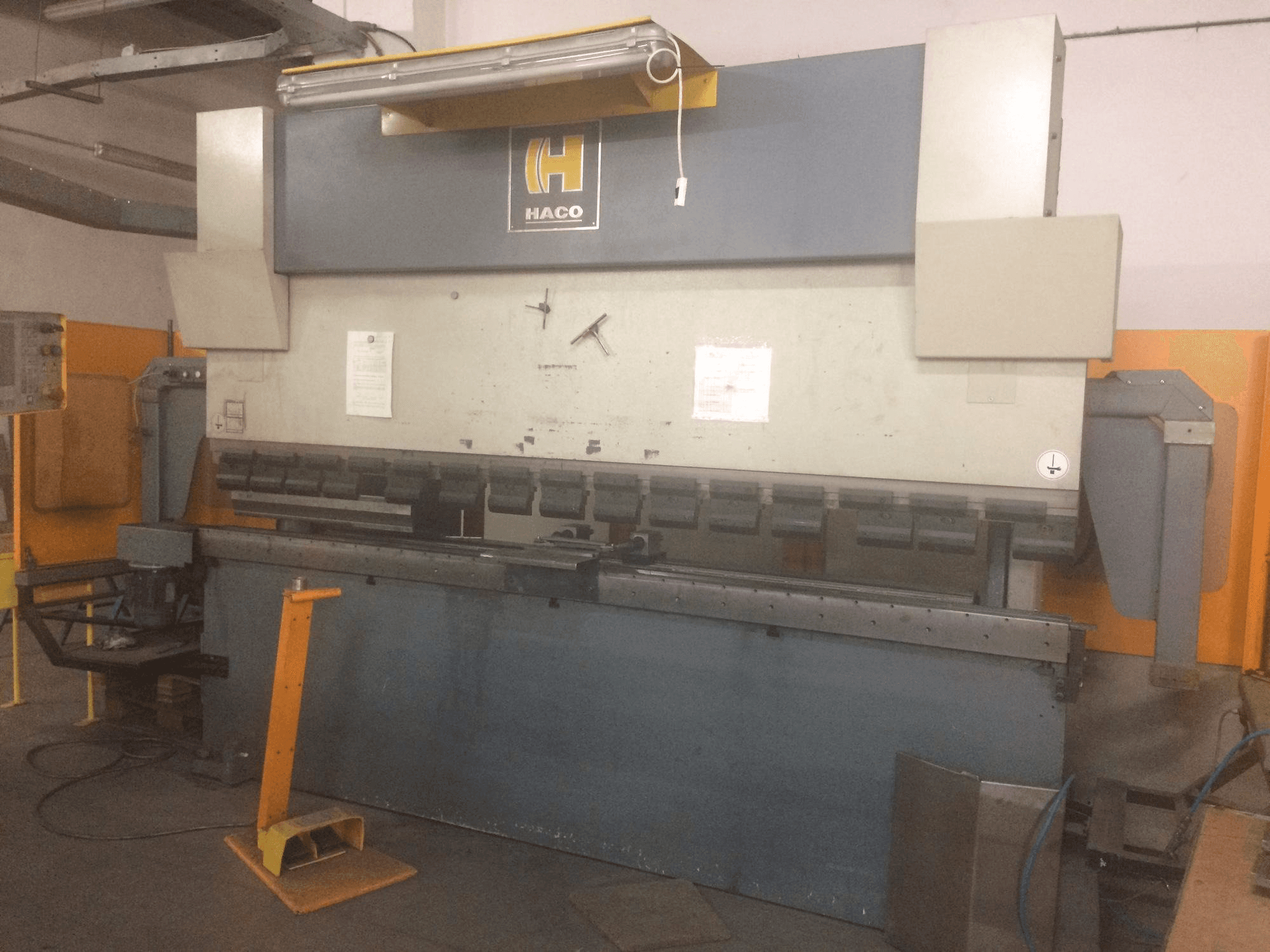 Masina HACO EMR 30150 eestvaade