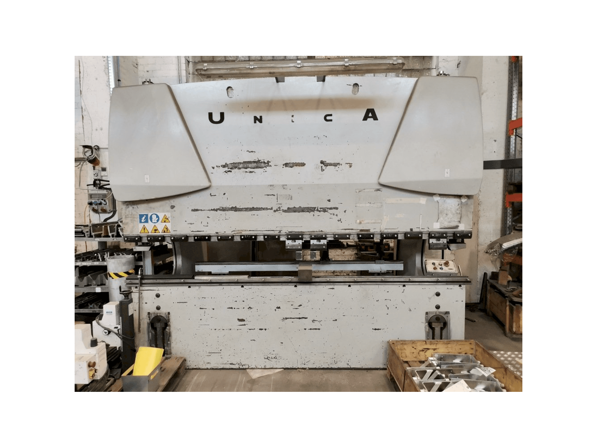 Masina Warcom UNICA30-100 eestvaade