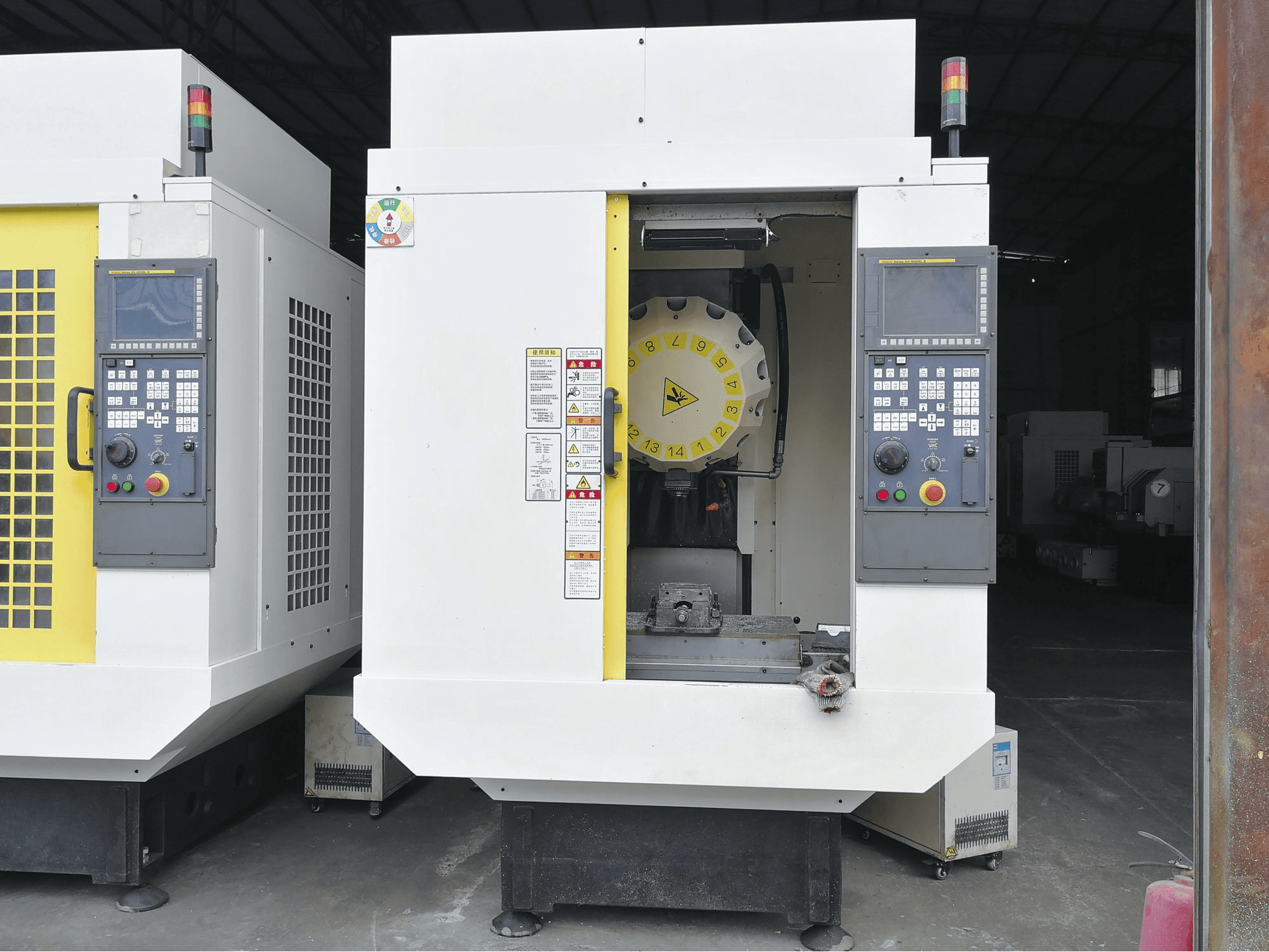 Masina FANUC α-D14MiA eestvaade