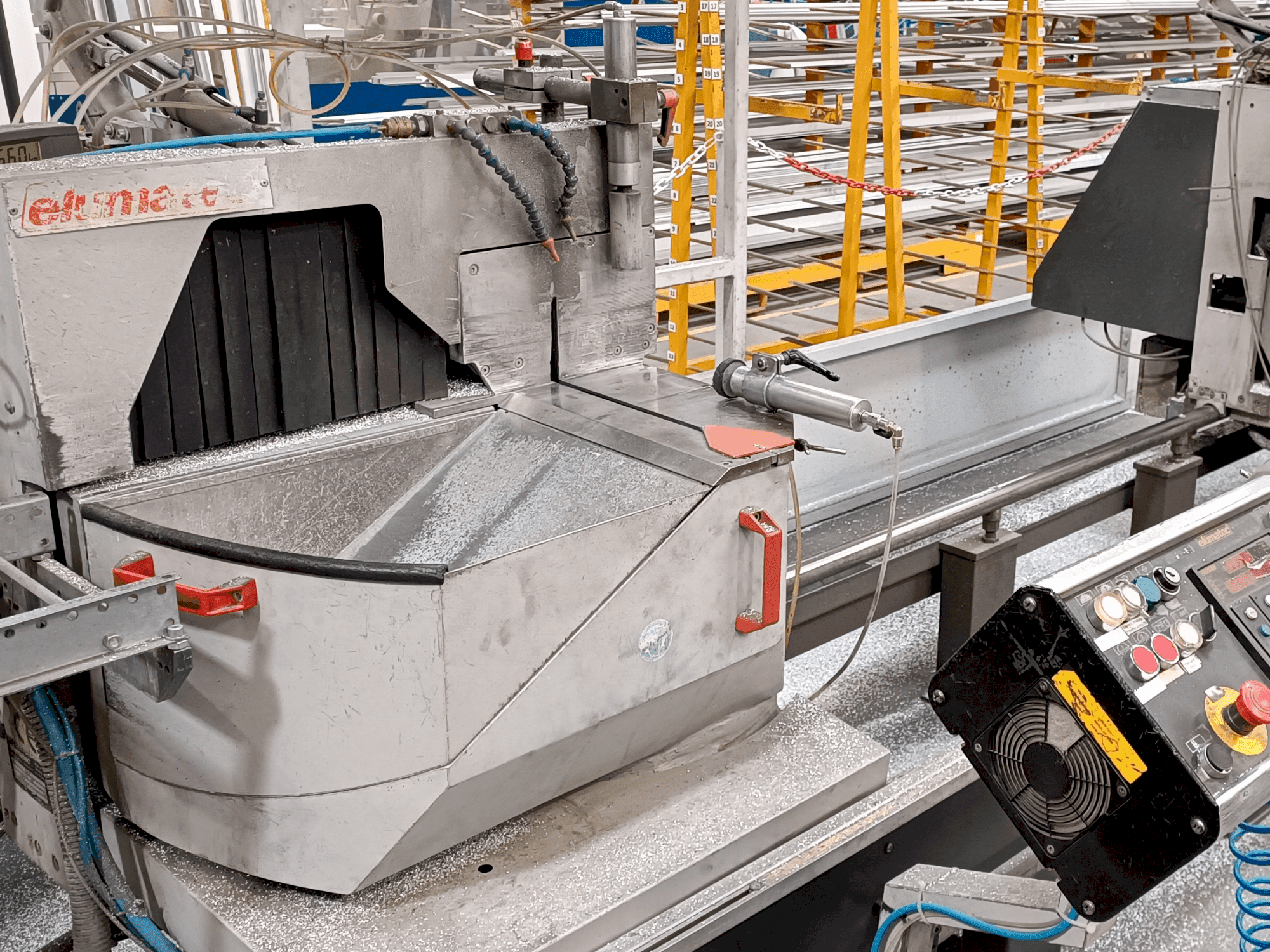 Masina Elumatec DG 104/02 E255 eestvaade