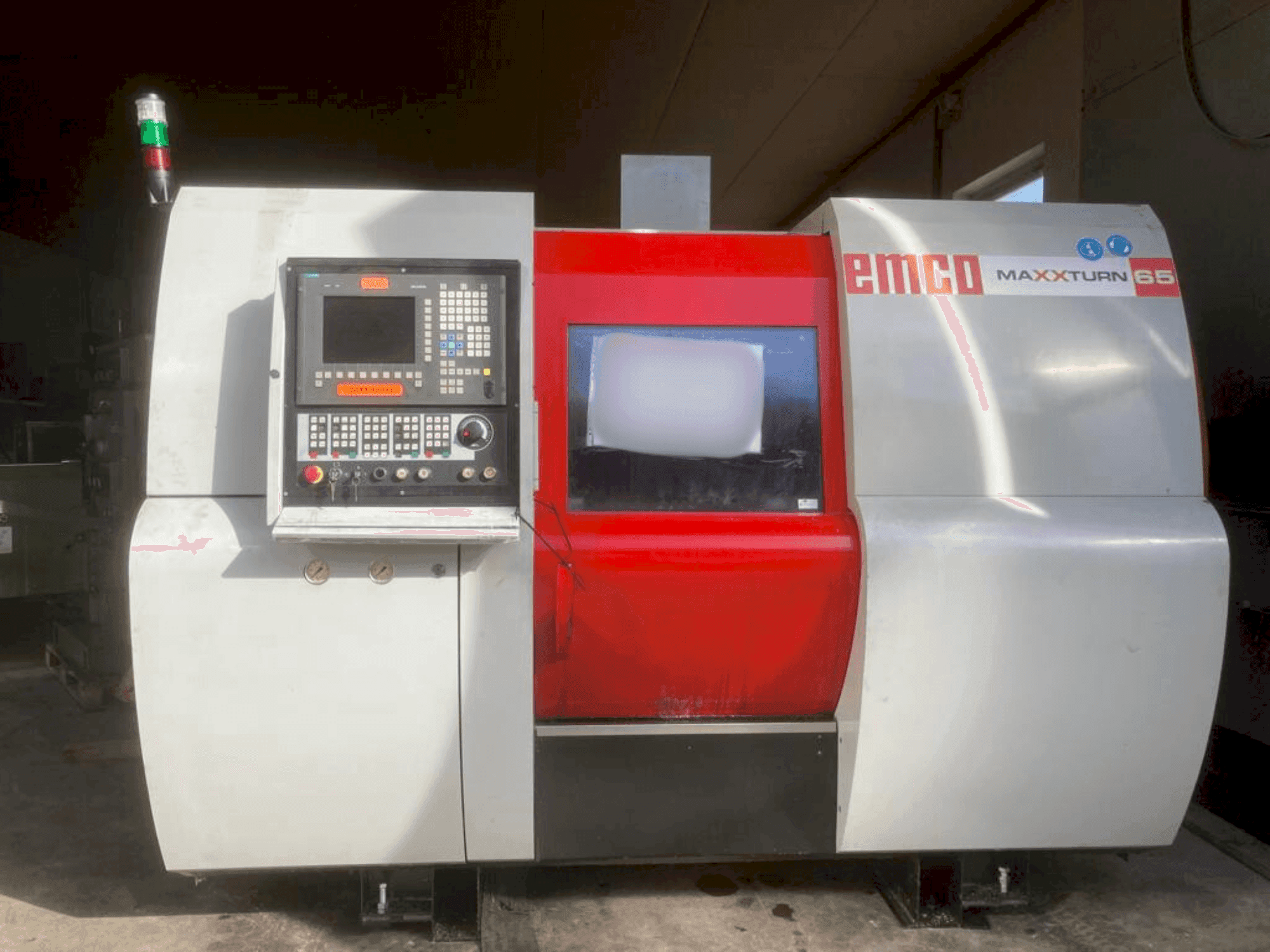 Masina EMCO Maxxturn 65 eestvaade