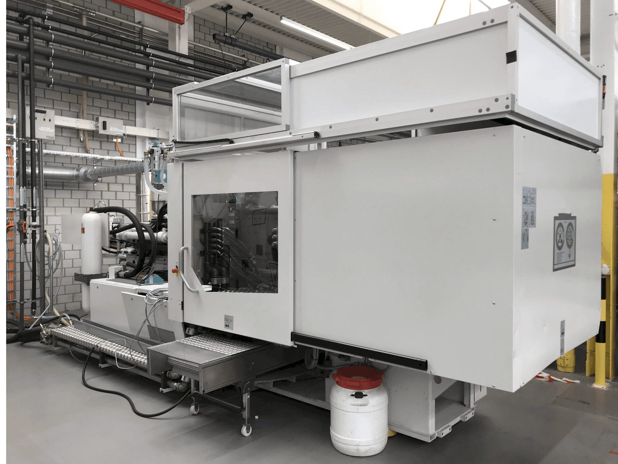 Masina Sumitomo Demag EL-EXIS SP 200/560-675 eestvaade