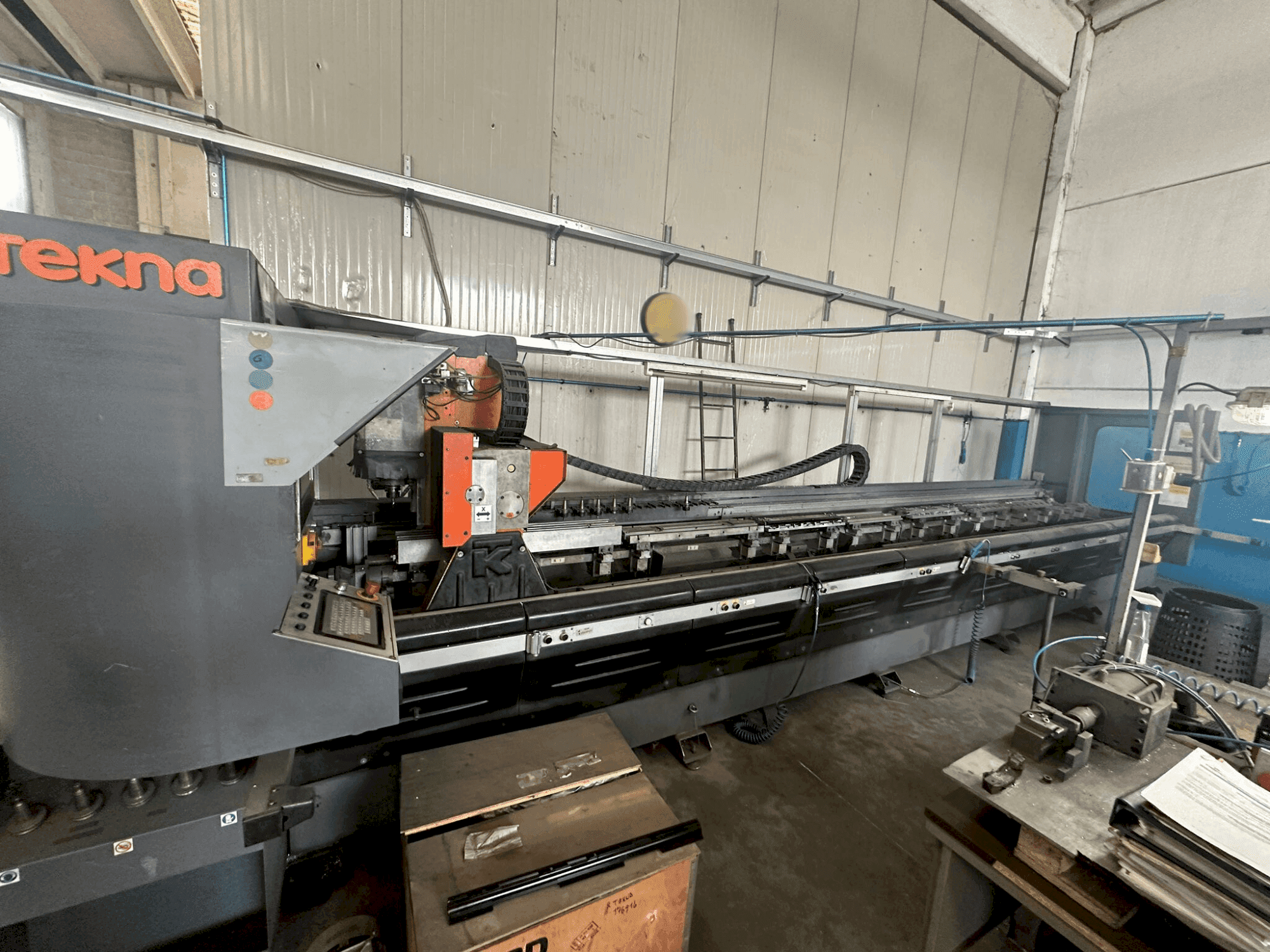 Masina Tekna Tk427/6 eestvaade