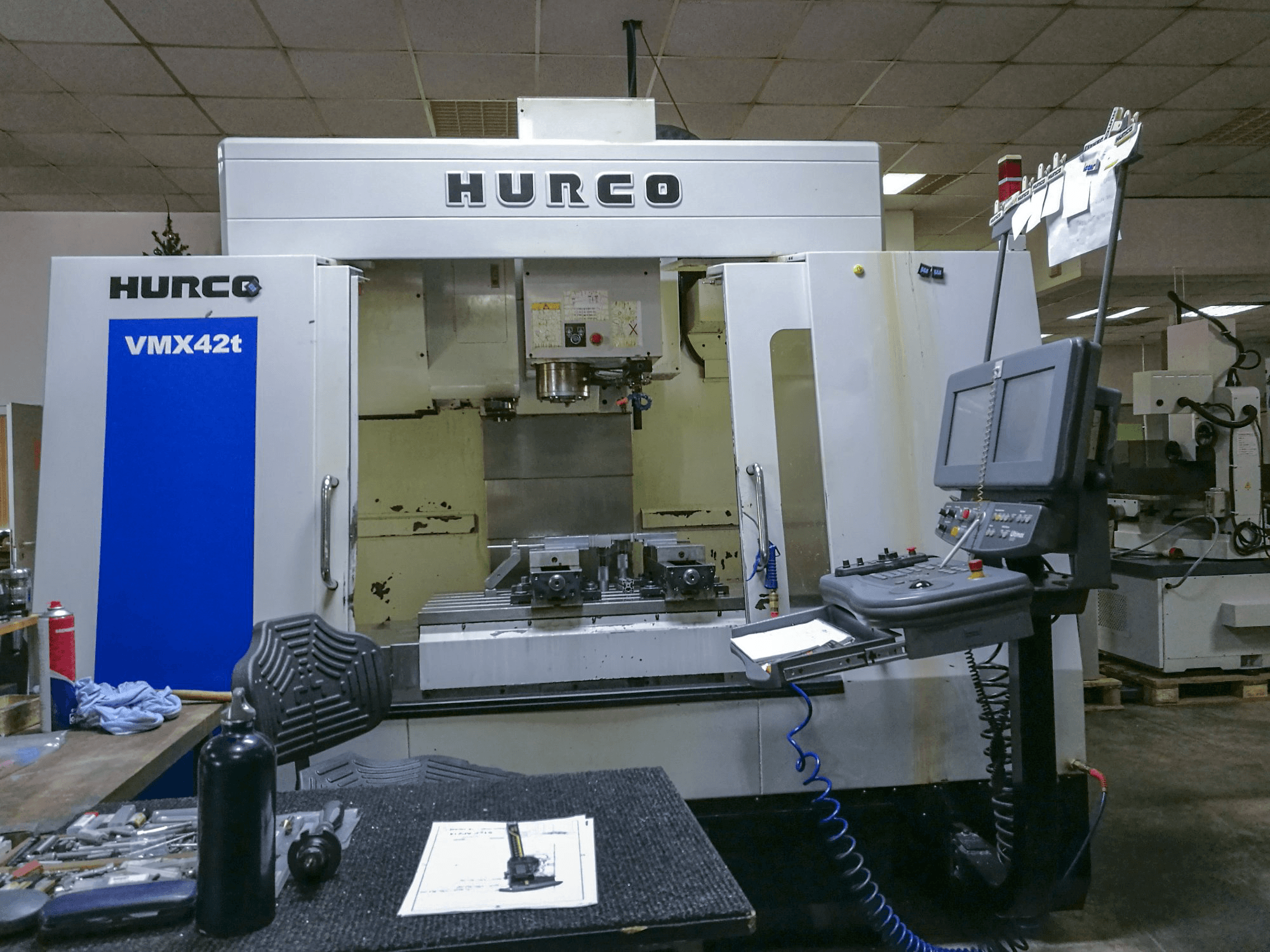 Masina Hurco VMX42T eestvaade