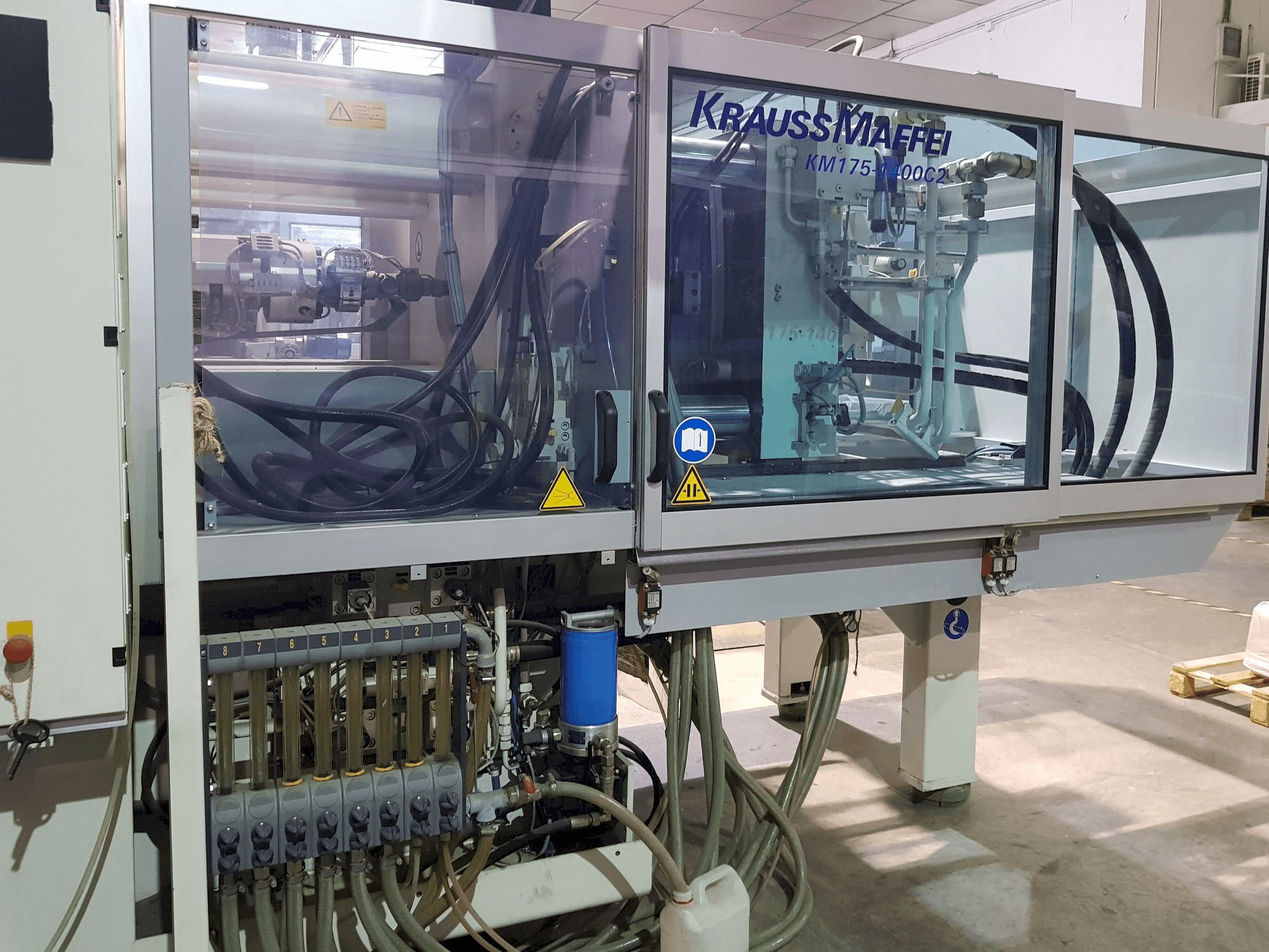 Masina Krauss Maffei 175-1400 C2 eestvaade