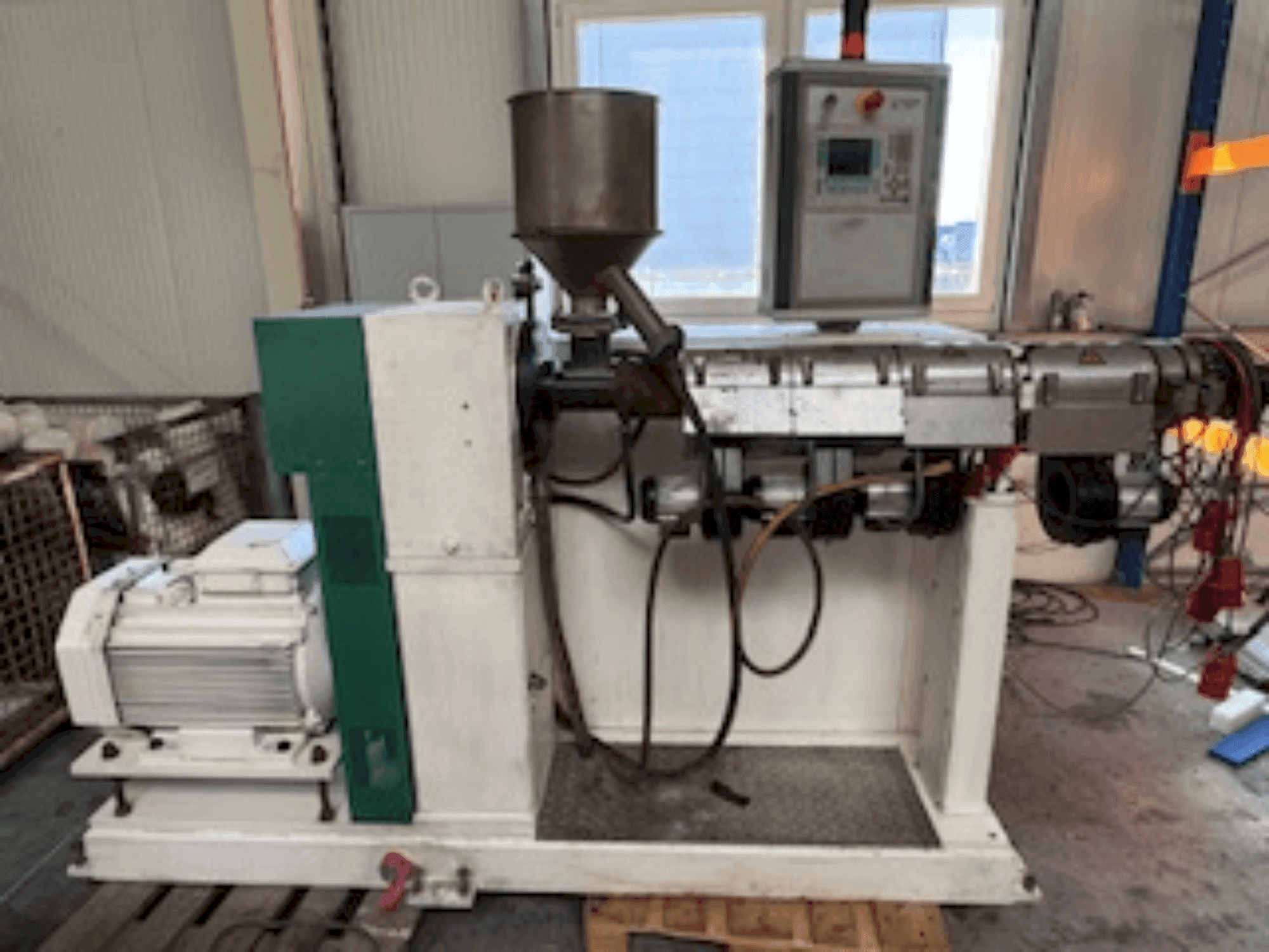 Masina KUHNE KS45-24D eestvaade