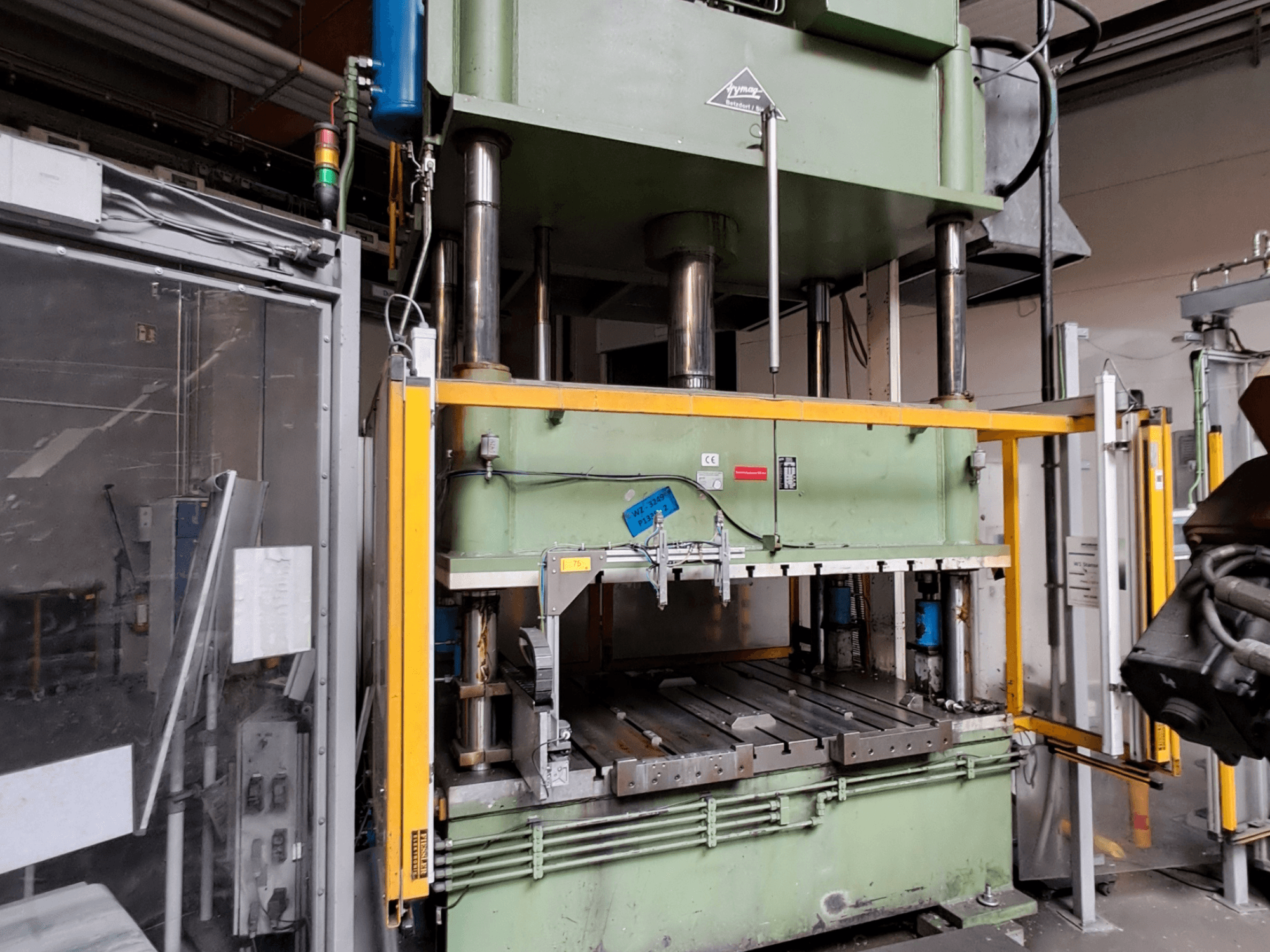 Tootja „Other“ metallpress HS 4 160-K, vaade eest, millel on suur roheline raam, hüdraulilised silindrid ja kaitsepiirded.