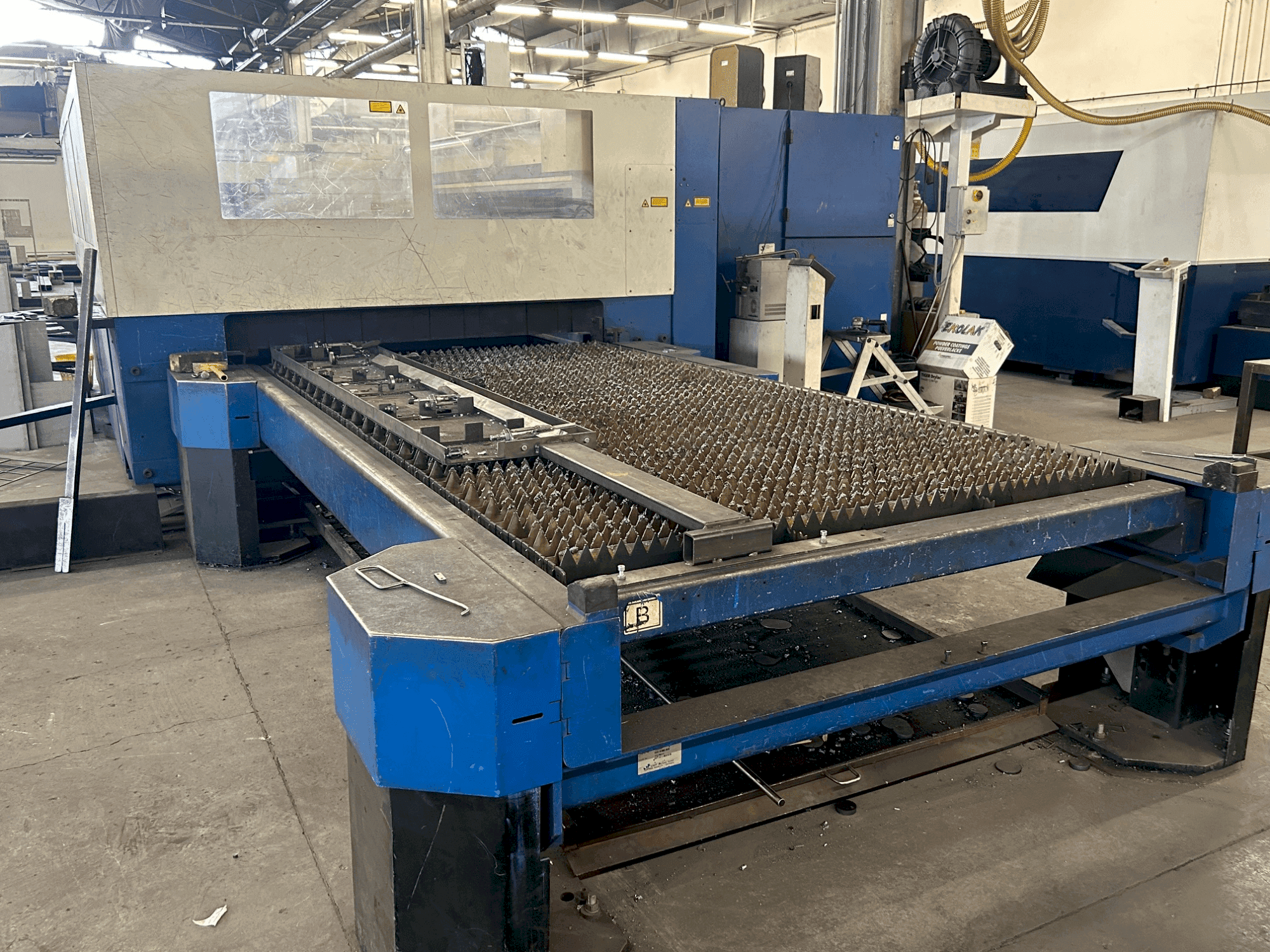 Masina TRUMPF trulaser 3030 (2007) eestvaade