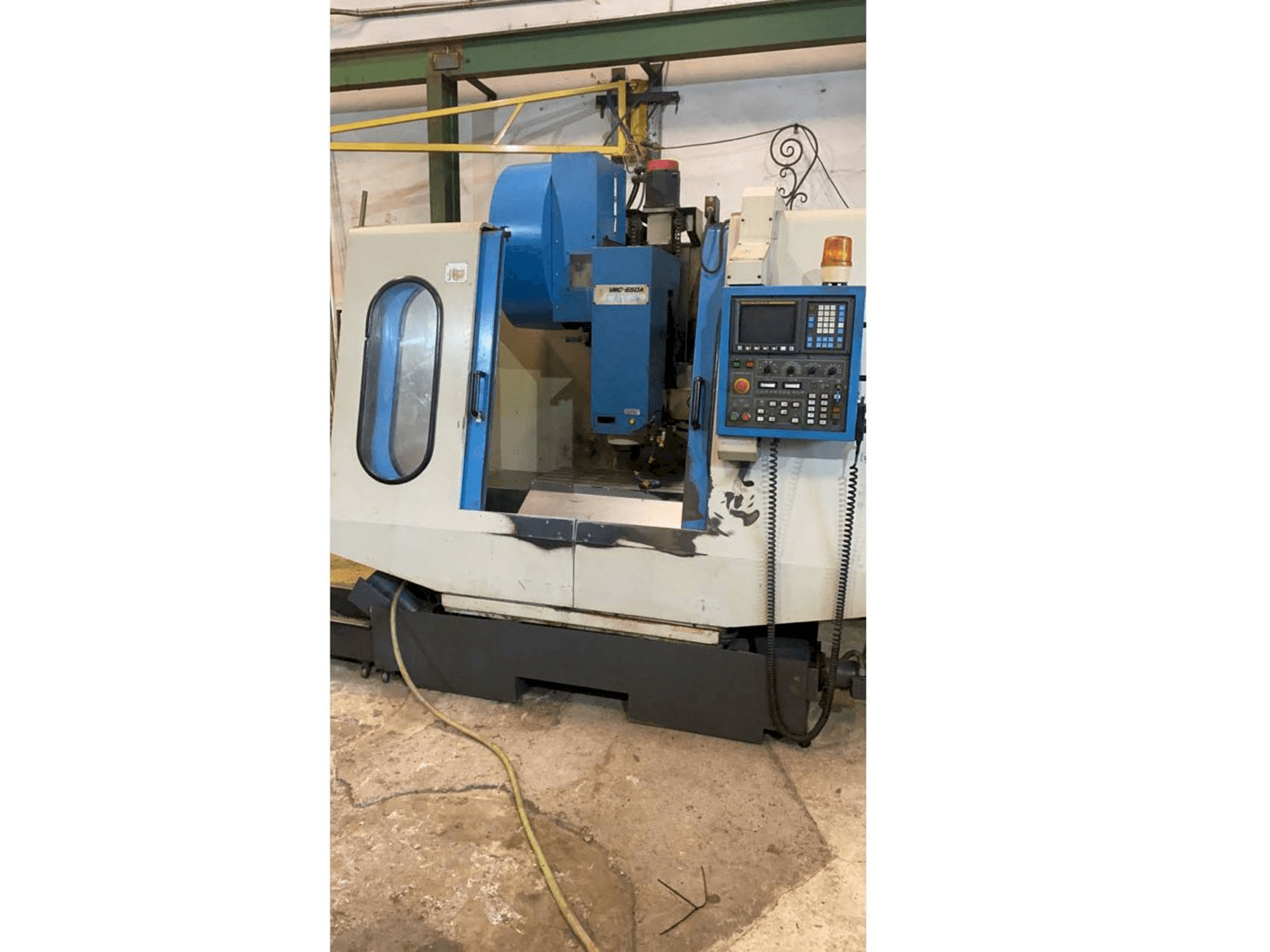 Masina Johnford VMC 650A eestvaade