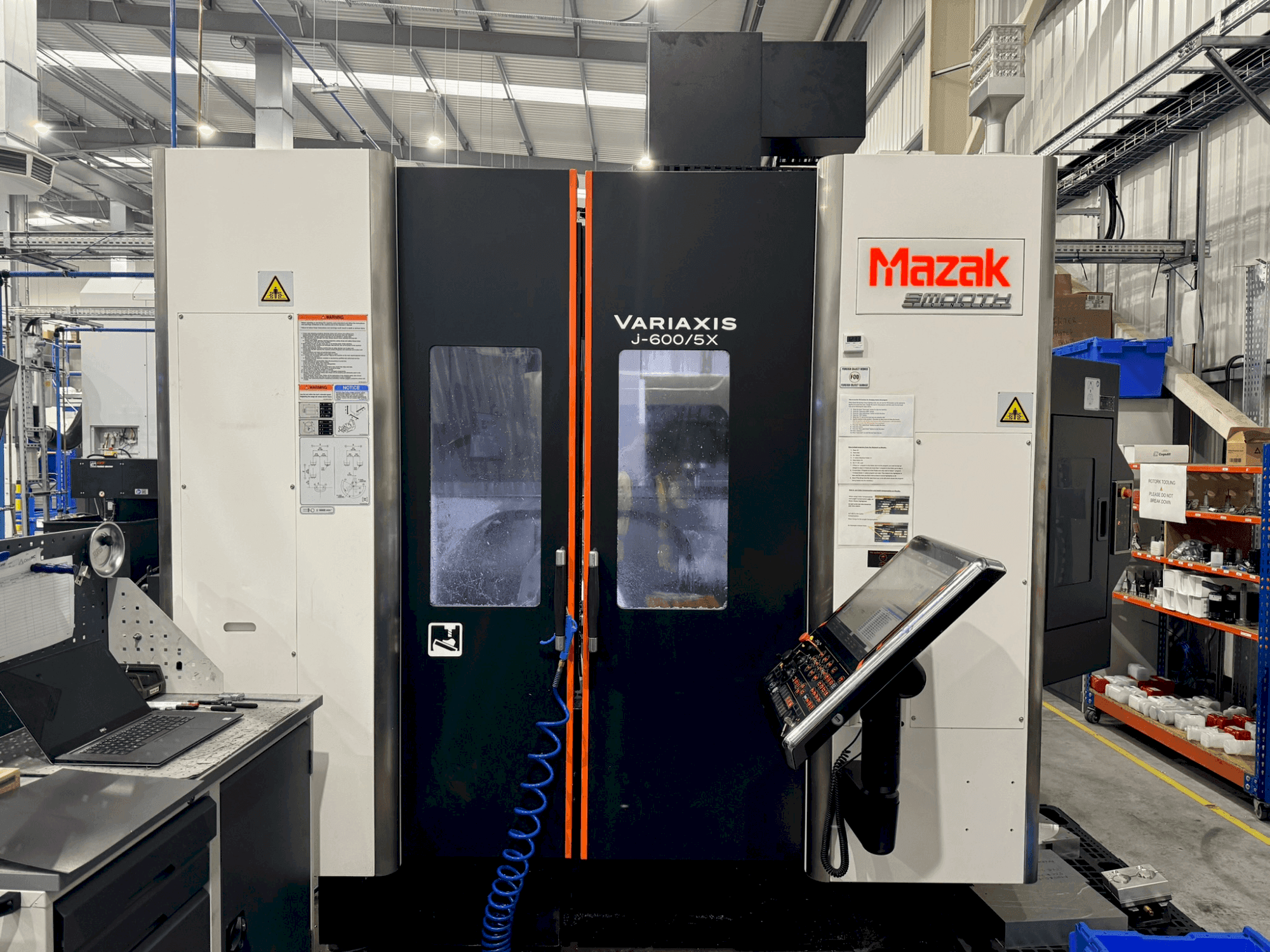 Masina Mazak Variaxis J-600 eestvaade