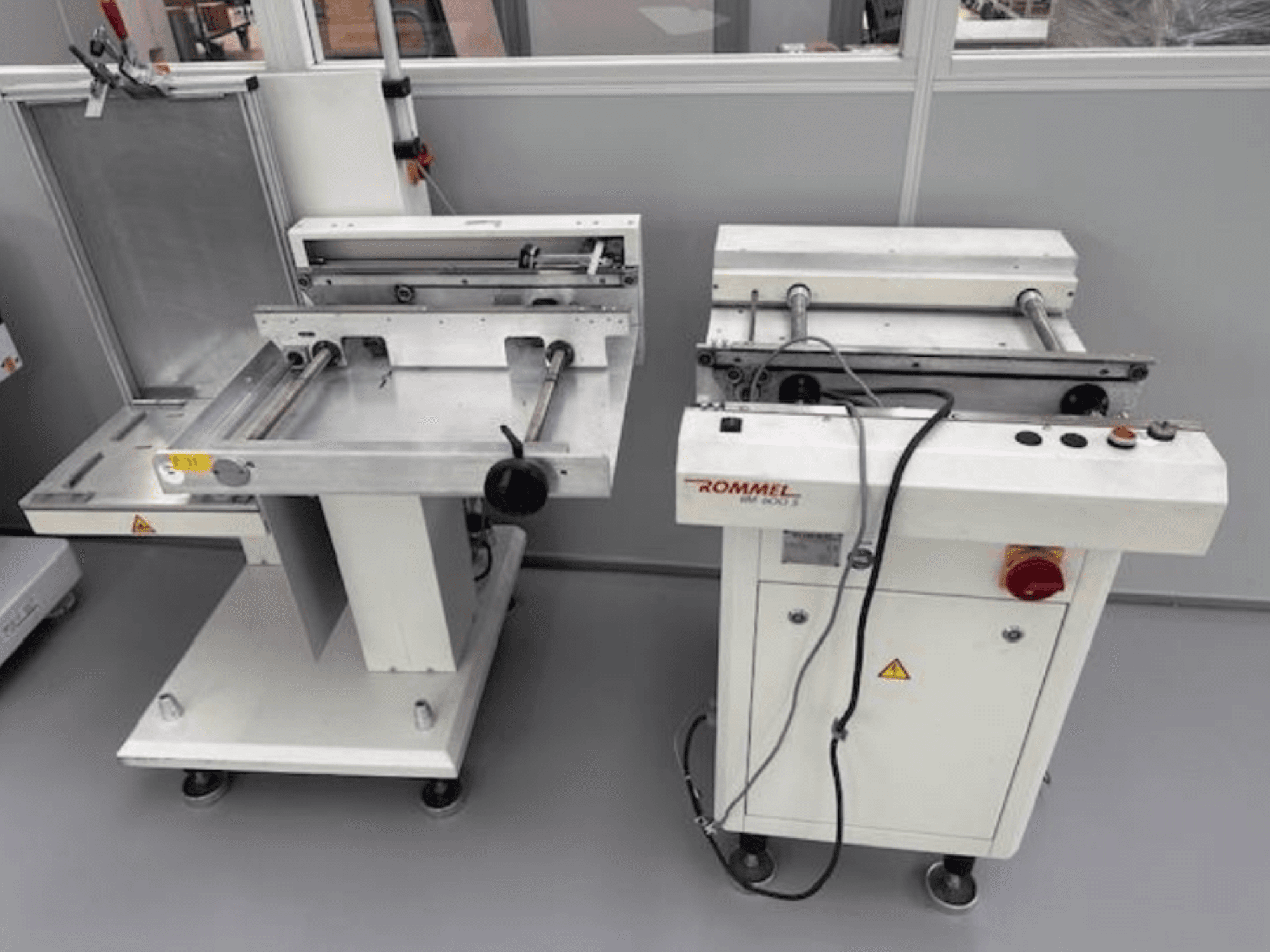 Rommel HM 5033 märgistusmasin, esivaade; juhtpaneel, rullid ja roostevabast terasest pinnad.