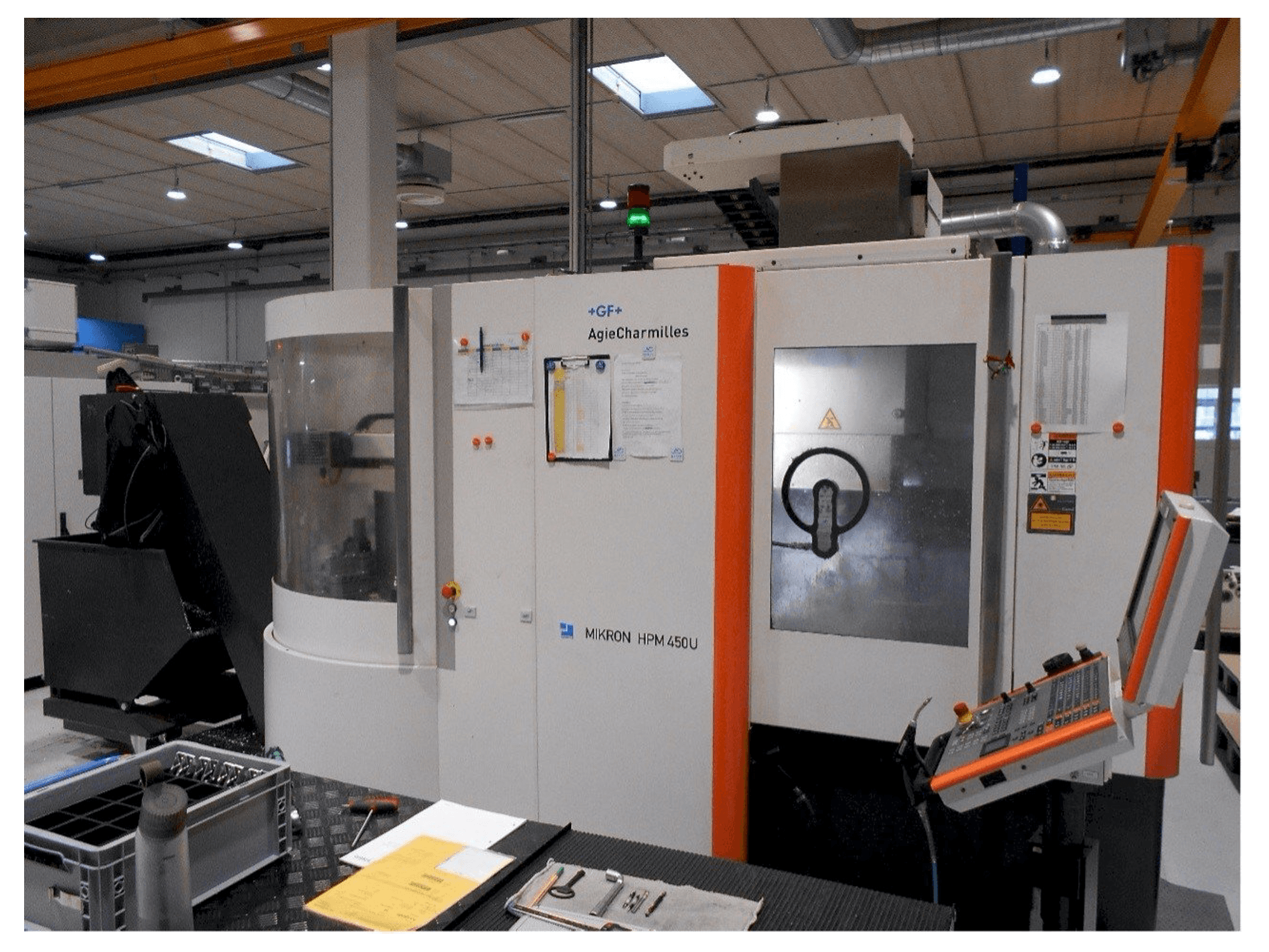 Masina AgieCharmilles Mikron HPM 450U eestvaade