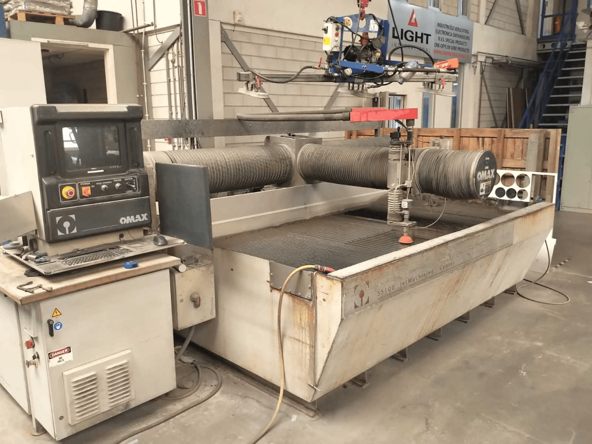 Masina OMAX 55100 eestvaade