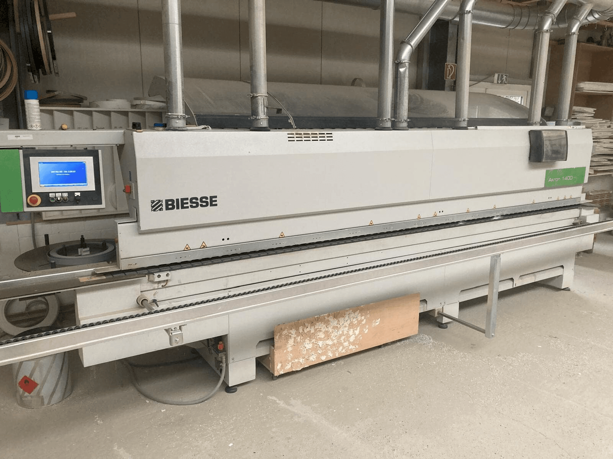 Masina BIESSE AKRON 1440 eestvaade