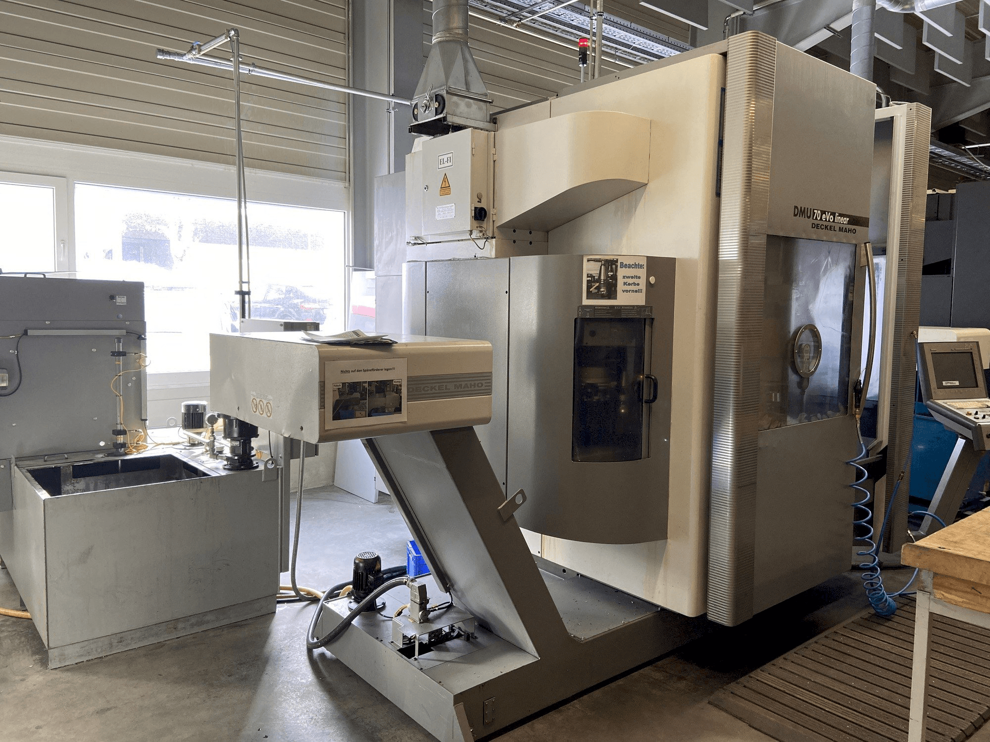 Masina DECKEL MAHO DMU 70 eVo linear eestvaade