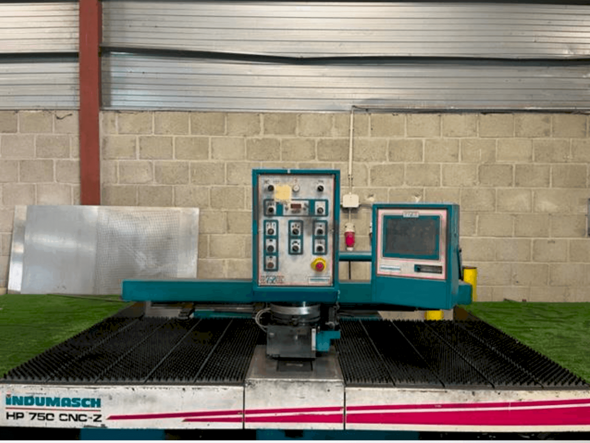 Masina Indumasch HP 750 CNC/Z eestvaade