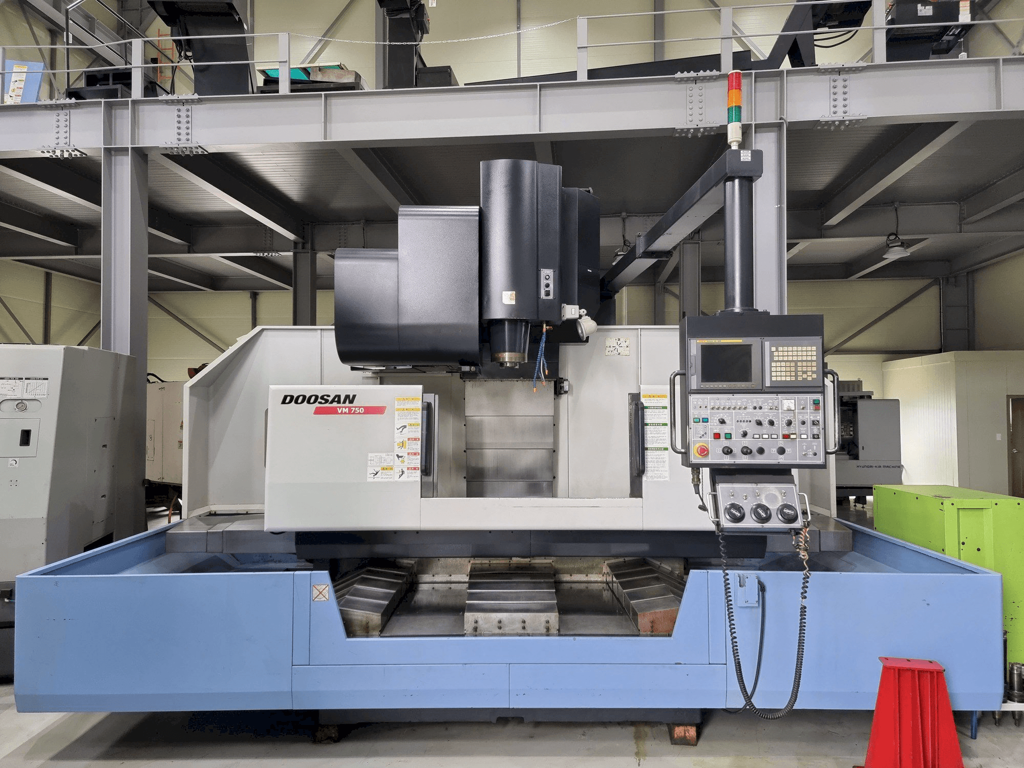 Masina Doosan VM750 eestvaade